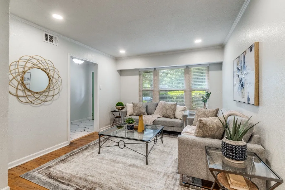 Single Family Residence For Sale in Dallas County , 2417 San Paula Avenue, Dallas, Texas 75228, 4 Bedroom, 3 Bathroom, 1 Garage spaces, 1,794 Sqft, built in 1953, Preowned, mls#21158038, Real Estate Agent in Dallas, Homes For Sale in Dallas county, Homes For Sale in Dallas, Realtor in Dallas Texas, Real Estate Brokerage Independent Realty Texas, Luminita Cordes Realtor