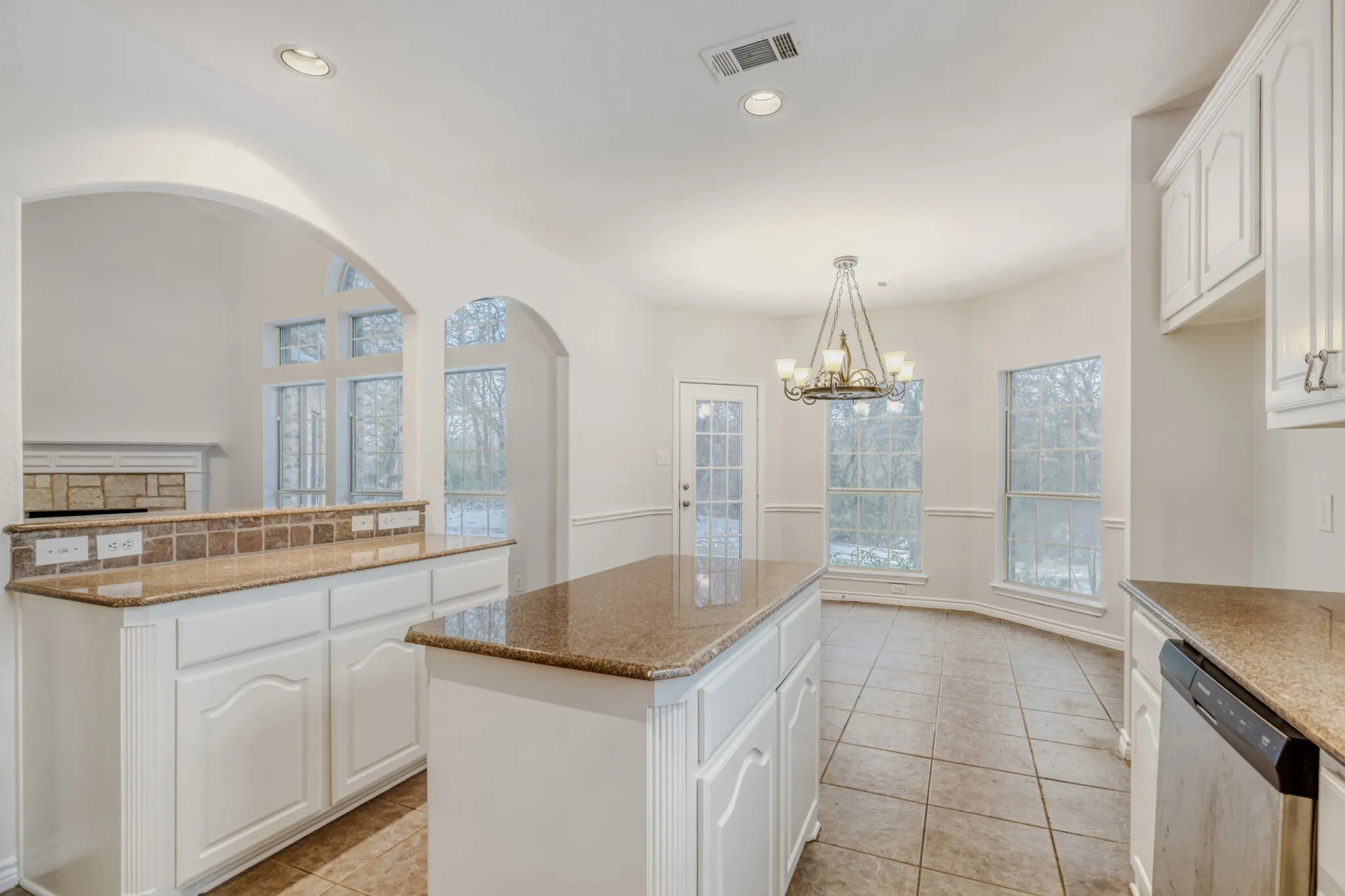 Single Family Residence For Sale in Denton County , 2207 Creekedge Court, Corinth, Texas 76210, 5 Bedroom, 4 Bathroom, 3 Garage spaces, 3,537 Sqft, built in 2004, mls#21148987, Real Estate Agent in Corinth, Homes For Sale in Denton county, Homes For Sale in Corinth, Realtor in Corinth Texas, Real Estate Brokerage Independent Realty Texas, Luminita Cordes Realtor