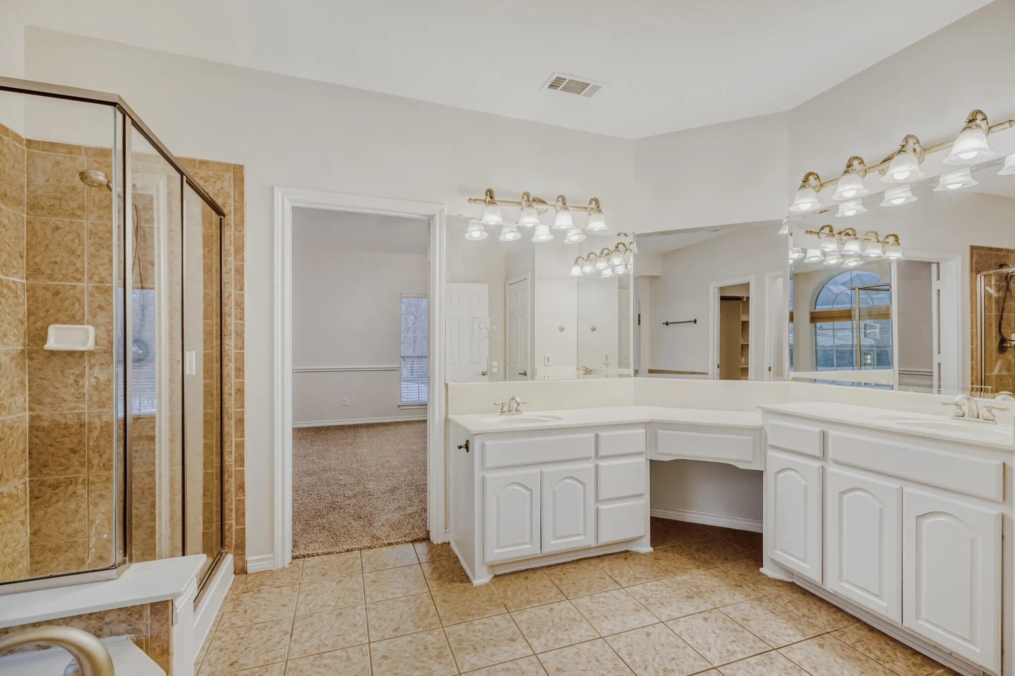Single Family Residence For Sale in Denton County , 2207 Creekedge Court, Corinth, Texas 76210, 5 Bedroom, 4 Bathroom, 3 Garage spaces, 3,537 Sqft, built in 2004, mls#21148987, Real Estate Agent in Corinth, Homes For Sale in Denton county, Homes For Sale in Corinth, Realtor in Corinth Texas, Real Estate Brokerage Independent Realty Texas, Luminita Cordes Realtor