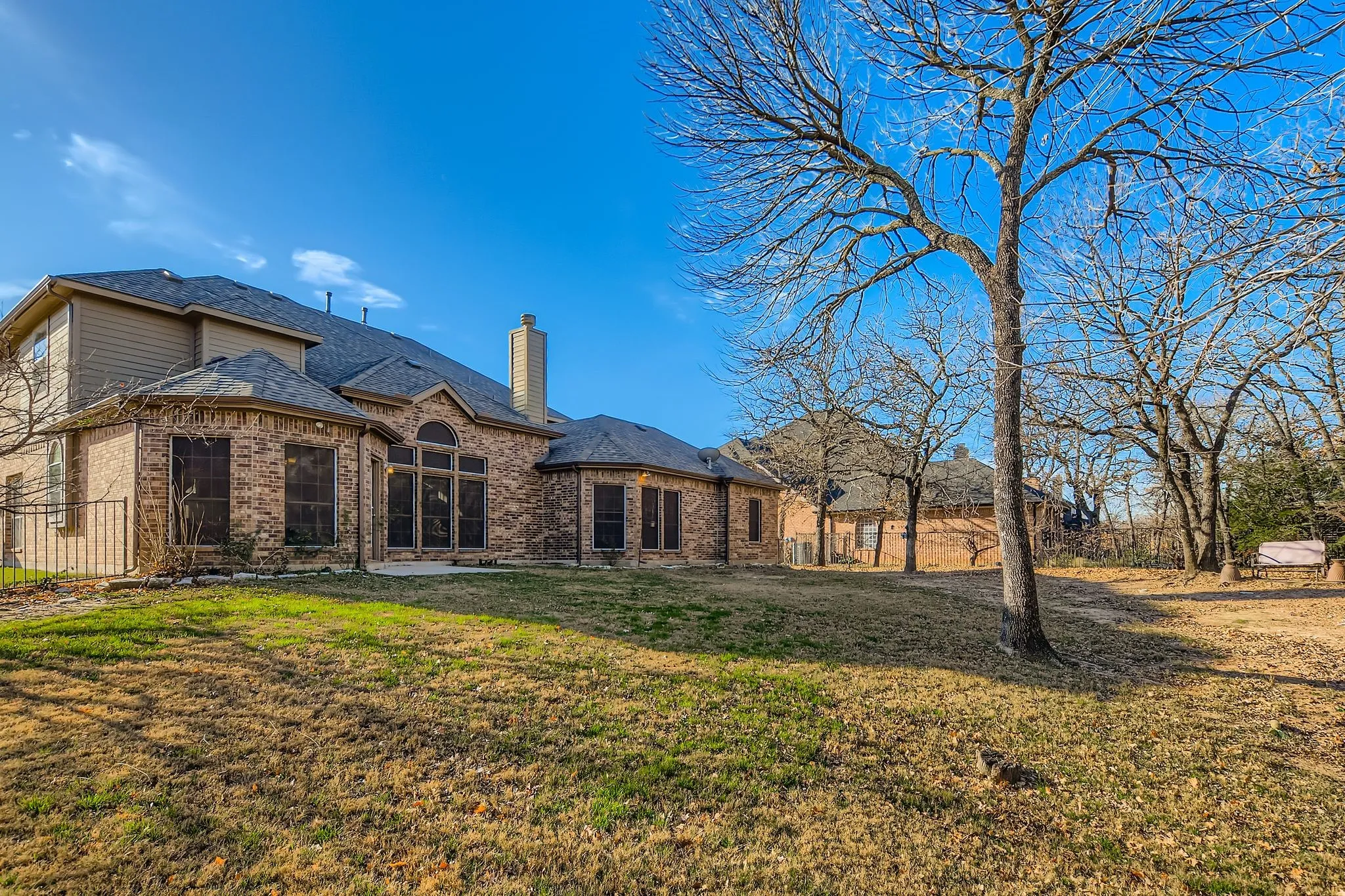 Single Family Residence For Sale in Denton County , 2207 Creekedge Court, Corinth, Texas 76210, 5 Bedroom, 4 Bathroom, 3 Garage spaces, 3,537 Sqft, built in 2004, mls#21148987, Real Estate Agent in Corinth, Homes For Sale in Denton county, Homes For Sale in Corinth, Realtor in Corinth Texas, Real Estate Brokerage Independent Realty Texas, Luminita Cordes Realtor