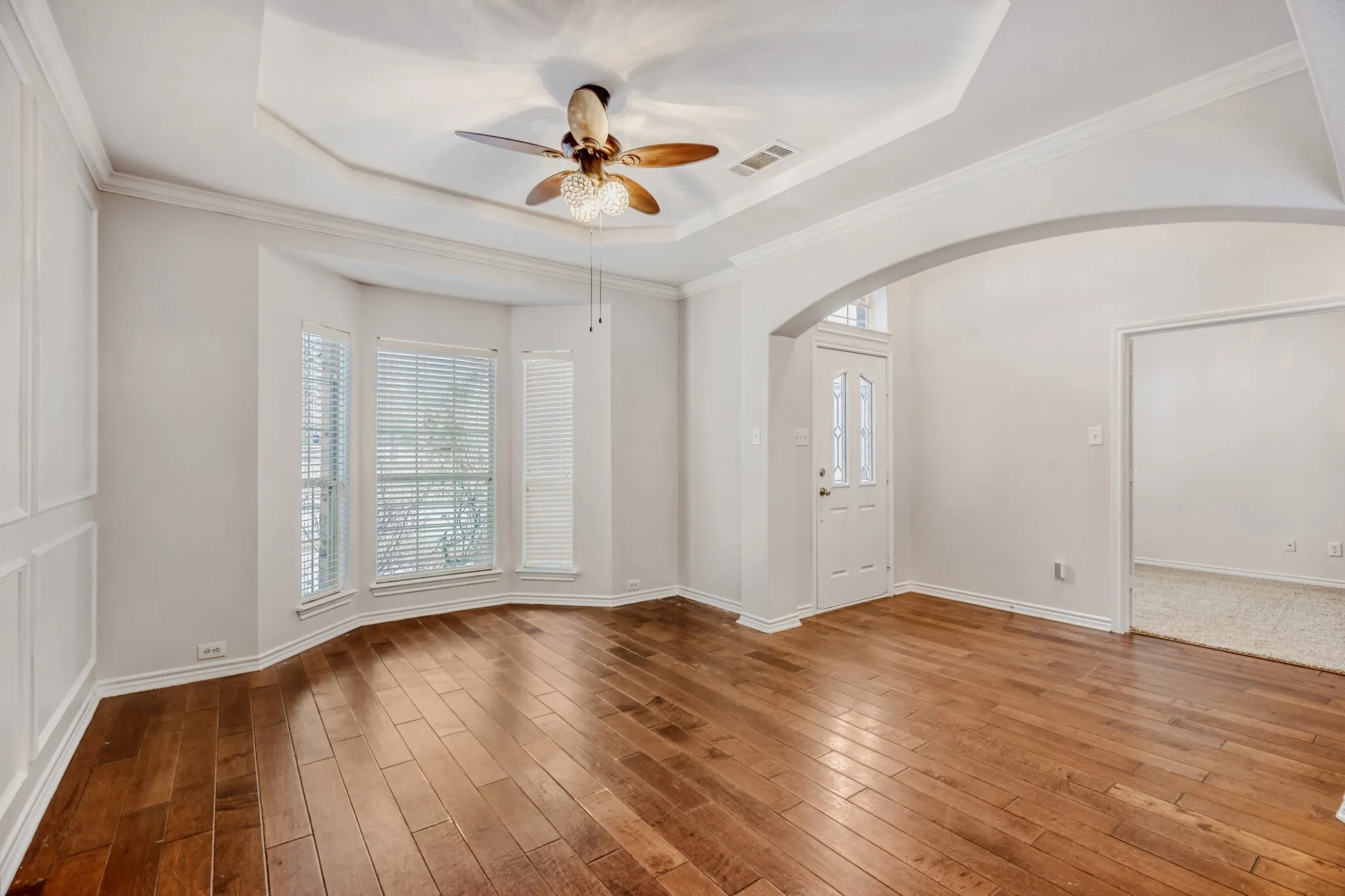 Single Family Residence For Sale in Denton County , 2207 Creekedge Court, Corinth, Texas 76210, 5 Bedroom, 4 Bathroom, 3 Garage spaces, 3,537 Sqft, built in 2004, mls#21148987, Real Estate Agent in Corinth, Homes For Sale in Denton county, Homes For Sale in Corinth, Realtor in Corinth Texas, Real Estate Brokerage Independent Realty Texas, Luminita Cordes Realtor