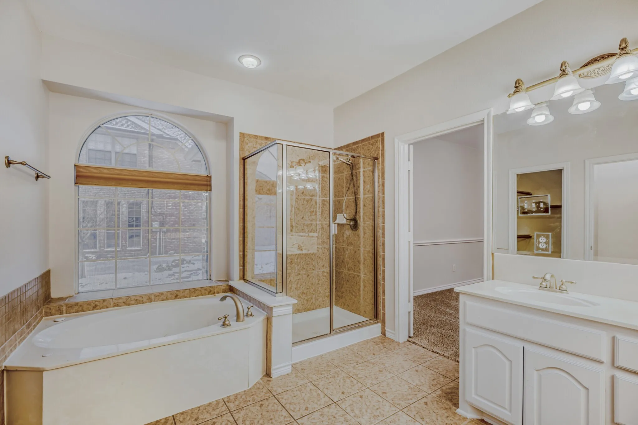 Single Family Residence For Sale in Denton County , 2207 Creekedge Court, Corinth, Texas 76210, 5 Bedroom, 4 Bathroom, 3 Garage spaces, 3,537 Sqft, built in 2004, mls#21148987, Real Estate Agent in Corinth, Homes For Sale in Denton county, Homes For Sale in Corinth, Realtor in Corinth Texas, Real Estate Brokerage Independent Realty Texas, Luminita Cordes Realtor