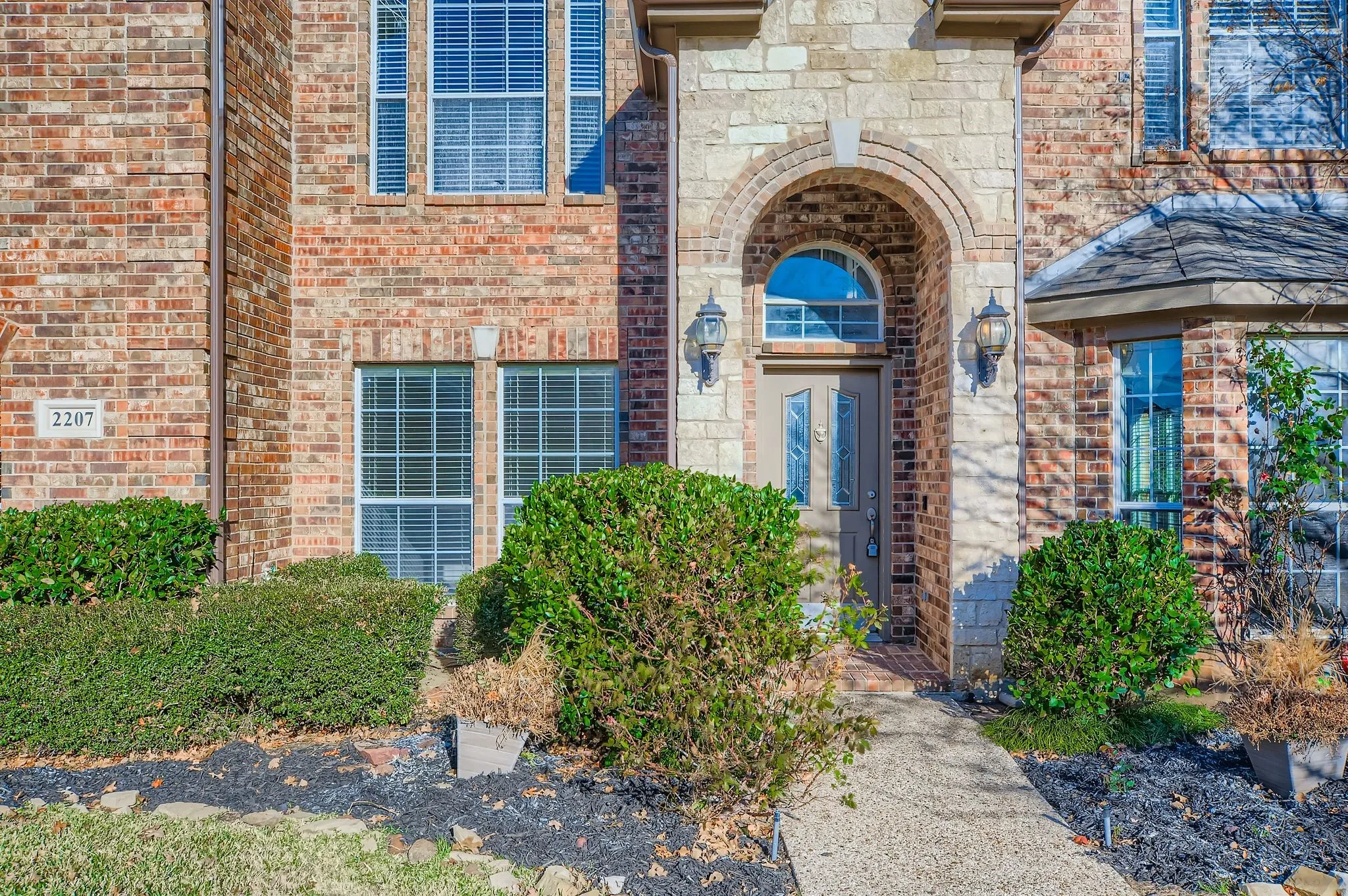 Single Family Residence For Sale in Denton County , 2207 Creekedge Court, Corinth, Texas 76210, 5 Bedroom, 4 Bathroom, 3 Garage spaces, 3,537 Sqft, built in 2004, mls#21148987, Real Estate Agent in Corinth, Homes For Sale in Denton county, Homes For Sale in Corinth, Realtor in Corinth Texas, Real Estate Brokerage Independent Realty Texas, Luminita Cordes Realtor