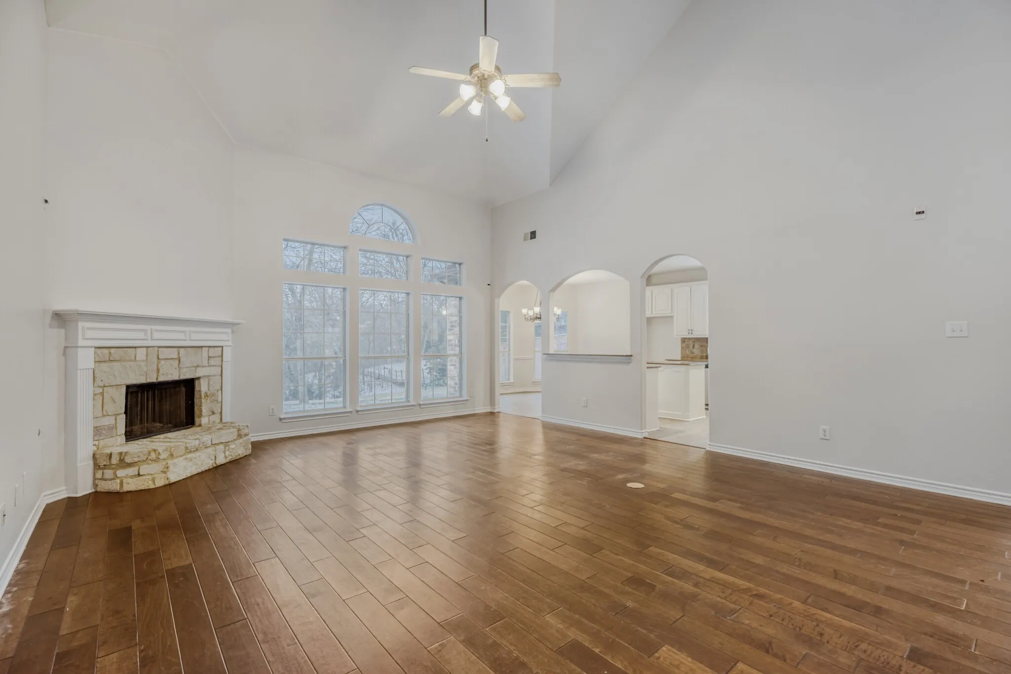 Single Family Residence For Sale in Denton County , 2207 Creekedge Court, Corinth, Texas 76210, 5 Bedroom, 4 Bathroom, 3 Garage spaces, 3,537 Sqft, built in 2004, mls#21148987, Real Estate Agent in Corinth, Homes For Sale in Denton county, Homes For Sale in Corinth, Realtor in Corinth Texas, Real Estate Brokerage Independent Realty Texas, Luminita Cordes Realtor