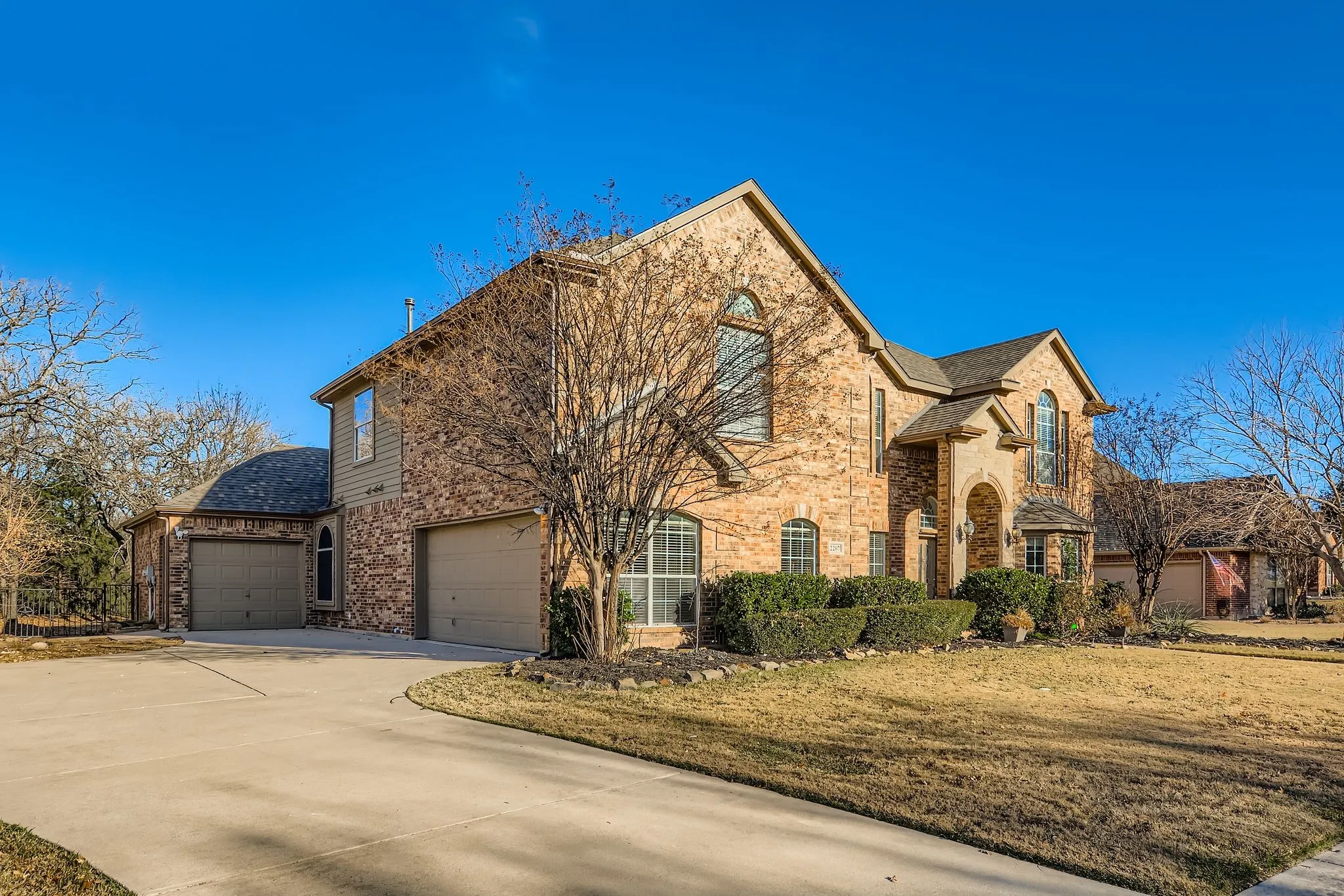 Single Family Residence For Sale in Denton County , 2207 Creekedge Court, Corinth, Texas 76210, 5 Bedroom, 4 Bathroom, 3 Garage spaces, 3,537 Sqft, built in 2004, mls#21148987, Real Estate Agent in Corinth, Homes For Sale in Denton county, Homes For Sale in Corinth, Realtor in Corinth Texas, Real Estate Brokerage Independent Realty Texas, Luminita Cordes Realtor
