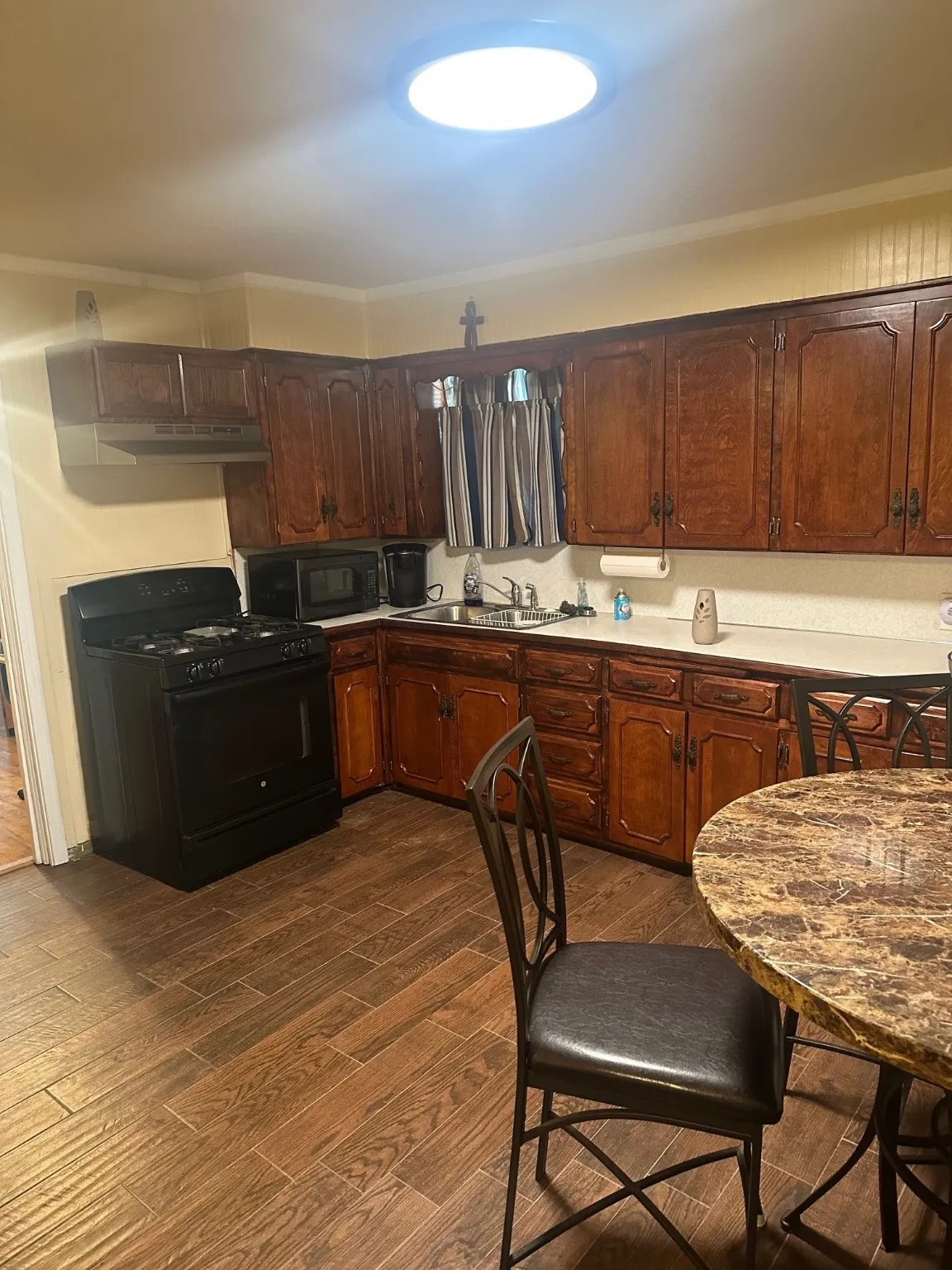 Single Family Residence For Sale in Grayson County , 631 W Walker Street, Denison, Texas 75020, 2 Bedroom, 1 Bathroom, Garage spaces, 1,127 Sqft, built in 1940, Preowned, mls#21158507, Real Estate Agent in Denison, Homes For Sale in Grayson county, Homes For Sale in Denison, Realtor in Denison Texas, Real Estate Brokerage Independent Realty Texas, Luminita Cordes Realtor