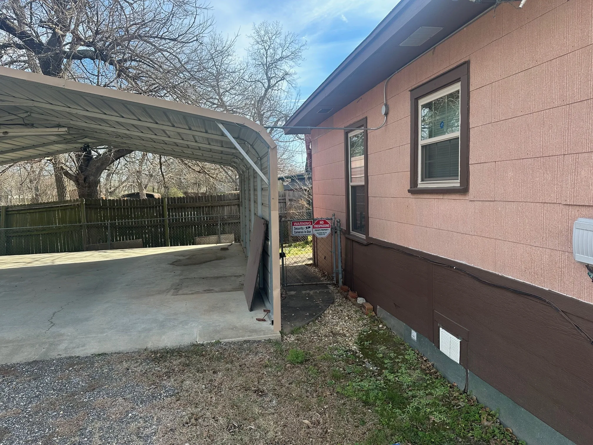 Single Family Residence For Sale in Grayson County , 631 W Walker Street, Denison, Texas 75020, 2 Bedroom, 1 Bathroom, Garage spaces, 1,127 Sqft, built in 1940, Preowned, mls#21158507, Real Estate Agent in Denison, Homes For Sale in Grayson county, Homes For Sale in Denison, Realtor in Denison Texas, Real Estate Brokerage Independent Realty Texas, Luminita Cordes Realtor