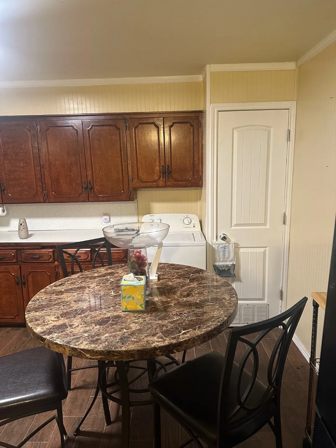 Single Family Residence For Sale in Grayson County , 631 W Walker Street, Denison, Texas 75020, 2 Bedroom, 1 Bathroom, Garage spaces, 1,127 Sqft, built in 1940, Preowned, mls#21158507, Real Estate Agent in Denison, Homes For Sale in Grayson county, Homes For Sale in Denison, Realtor in Denison Texas, Real Estate Brokerage Independent Realty Texas, Luminita Cordes Realtor