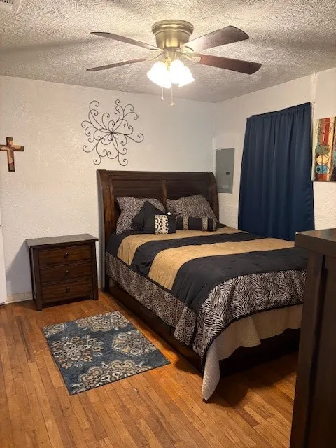 Single Family Residence For Sale in Grayson County , 631 W Walker Street, Denison, Texas 75020, 2 Bedroom, 1 Bathroom, Garage spaces, 1,127 Sqft, built in 1940, Preowned, mls#21158507, Real Estate Agent in Denison, Homes For Sale in Grayson county, Homes For Sale in Denison, Realtor in Denison Texas, Real Estate Brokerage Independent Realty Texas, Luminita Cordes Realtor