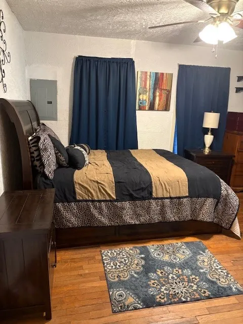 Single Family Residence For Sale in Grayson County , 631 W Walker Street, Denison, Texas 75020, 2 Bedroom, 1 Bathroom, Garage spaces, 1,127 Sqft, built in 1940, Preowned, mls#21158507, Real Estate Agent in Denison, Homes For Sale in Grayson county, Homes For Sale in Denison, Realtor in Denison Texas, Real Estate Brokerage Independent Realty Texas, Luminita Cordes Realtor