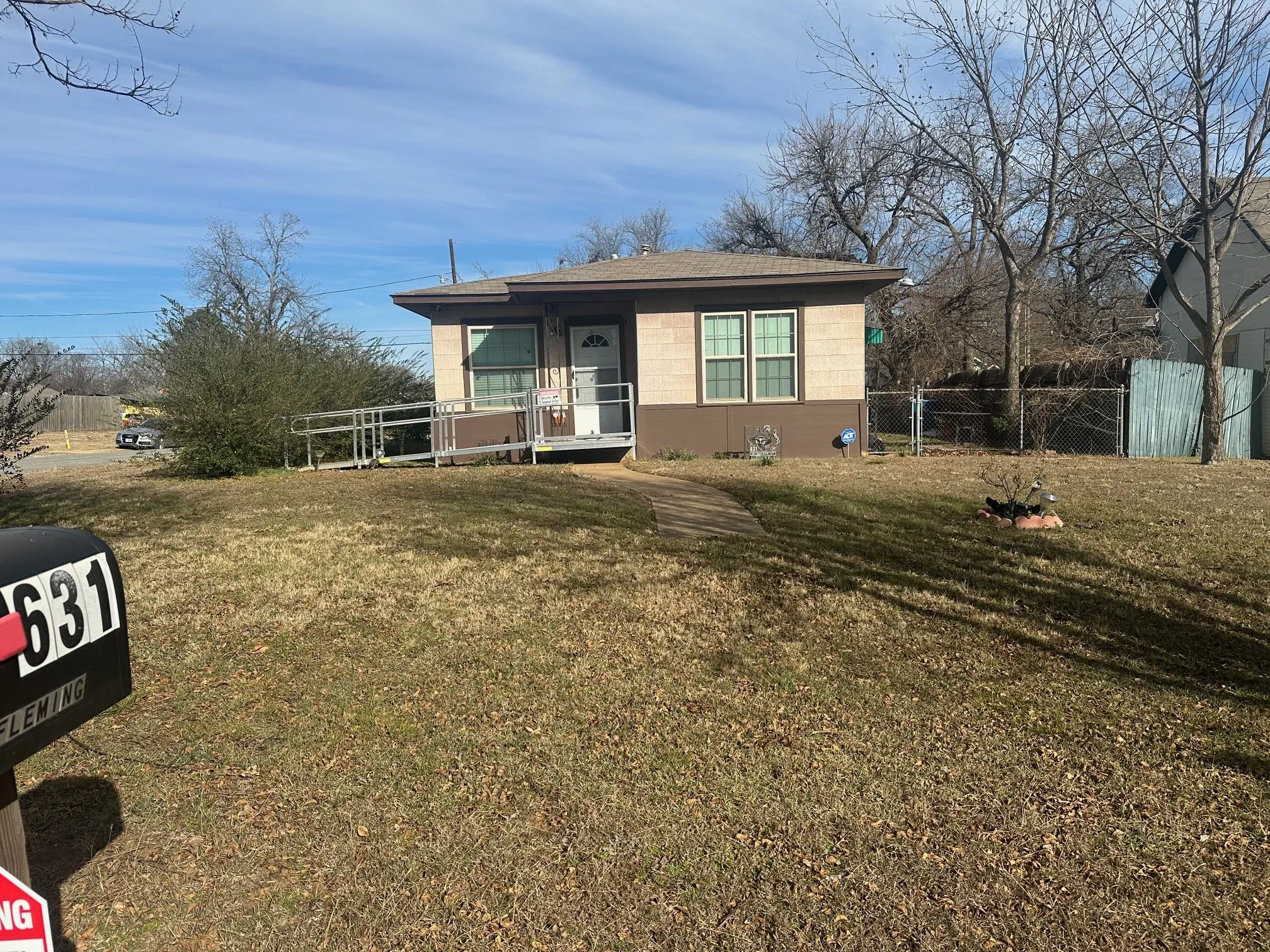 Large corner lot with front ramp.