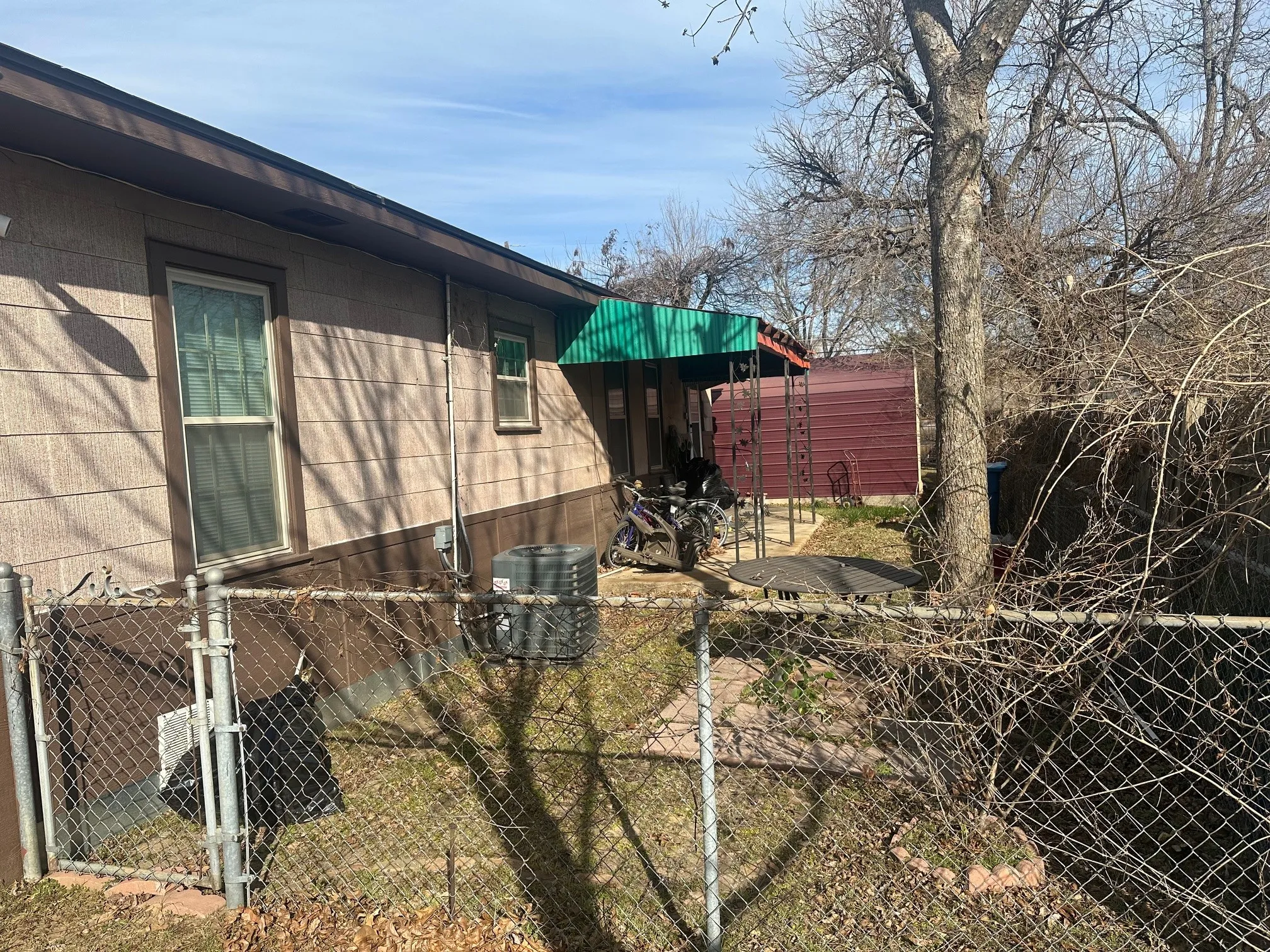 Single Family Residence For Sale in Grayson County , 631 W Walker Street, Denison, Texas 75020, 2 Bedroom, 1 Bathroom, Garage spaces, 1,127 Sqft, built in 1940, Preowned, mls#21158507, Real Estate Agent in Denison, Homes For Sale in Grayson county, Homes For Sale in Denison, Realtor in Denison Texas, Real Estate Brokerage Independent Realty Texas, Luminita Cordes Realtor