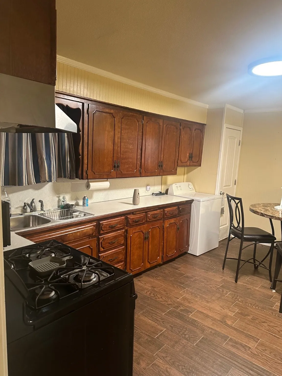 Single Family Residence For Sale in Grayson County , 631 W Walker Street, Denison, Texas 75020, 2 Bedroom, 1 Bathroom, Garage spaces, 1,127 Sqft, built in 1940, Preowned, mls#21158507, Real Estate Agent in Denison, Homes For Sale in Grayson county, Homes For Sale in Denison, Realtor in Denison Texas, Real Estate Brokerage Independent Realty Texas, Luminita Cordes Realtor
