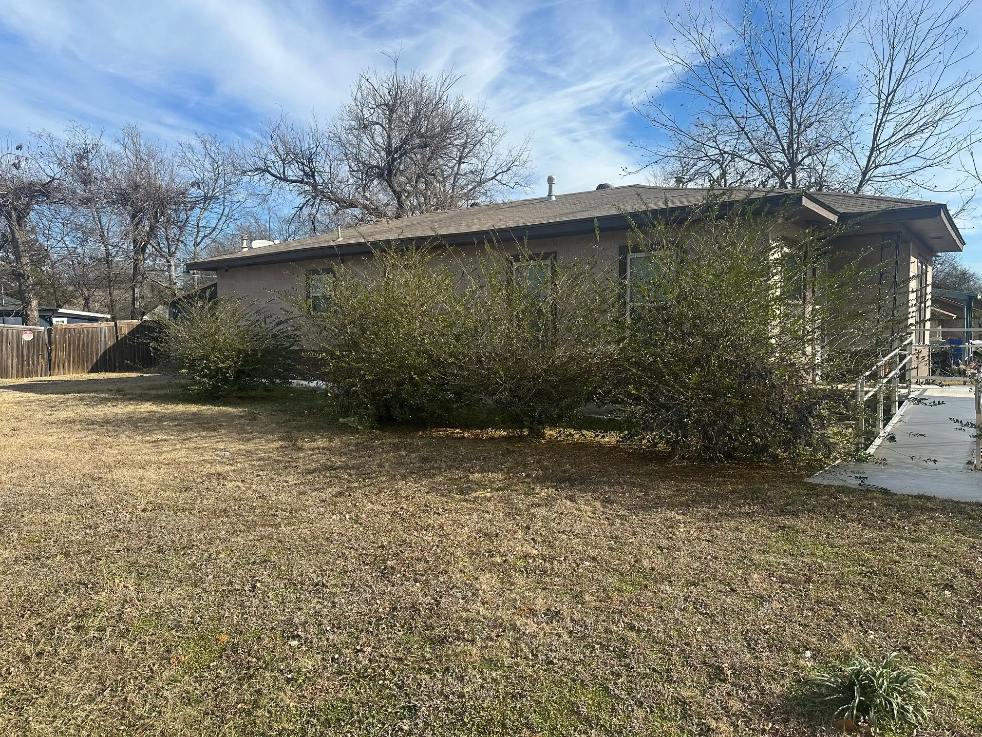 Single Family Residence For Sale in Grayson County , 631 W Walker Street, Denison, Texas 75020, 2 Bedroom, 1 Bathroom, Garage spaces, 1,127 Sqft, built in 1940, Preowned, mls#21158507, Real Estate Agent in Denison, Homes For Sale in Grayson county, Homes For Sale in Denison, Realtor in Denison Texas, Real Estate Brokerage Independent Realty Texas, Luminita Cordes Realtor