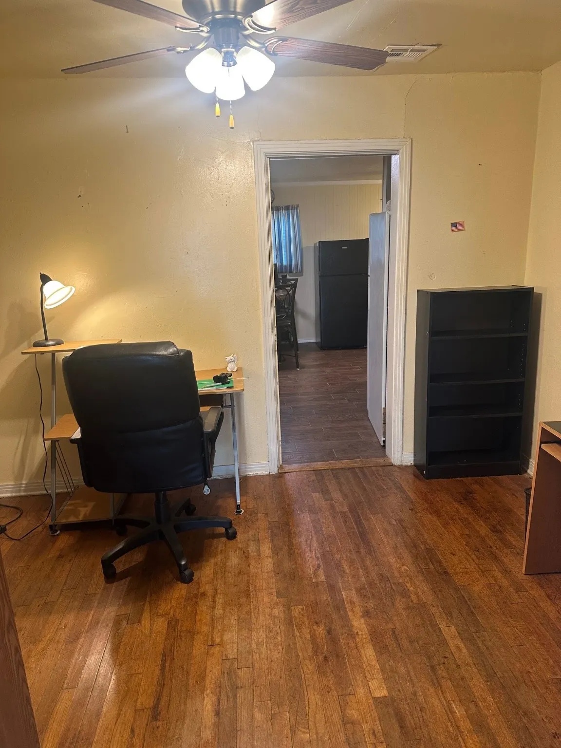 Single Family Residence For Sale in Grayson County , 631 W Walker Street, Denison, Texas 75020, 2 Bedroom, 1 Bathroom, Garage spaces, 1,127 Sqft, built in 1940, Preowned, mls#21158507, Real Estate Agent in Denison, Homes For Sale in Grayson county, Homes For Sale in Denison, Realtor in Denison Texas, Real Estate Brokerage Independent Realty Texas, Luminita Cordes Realtor