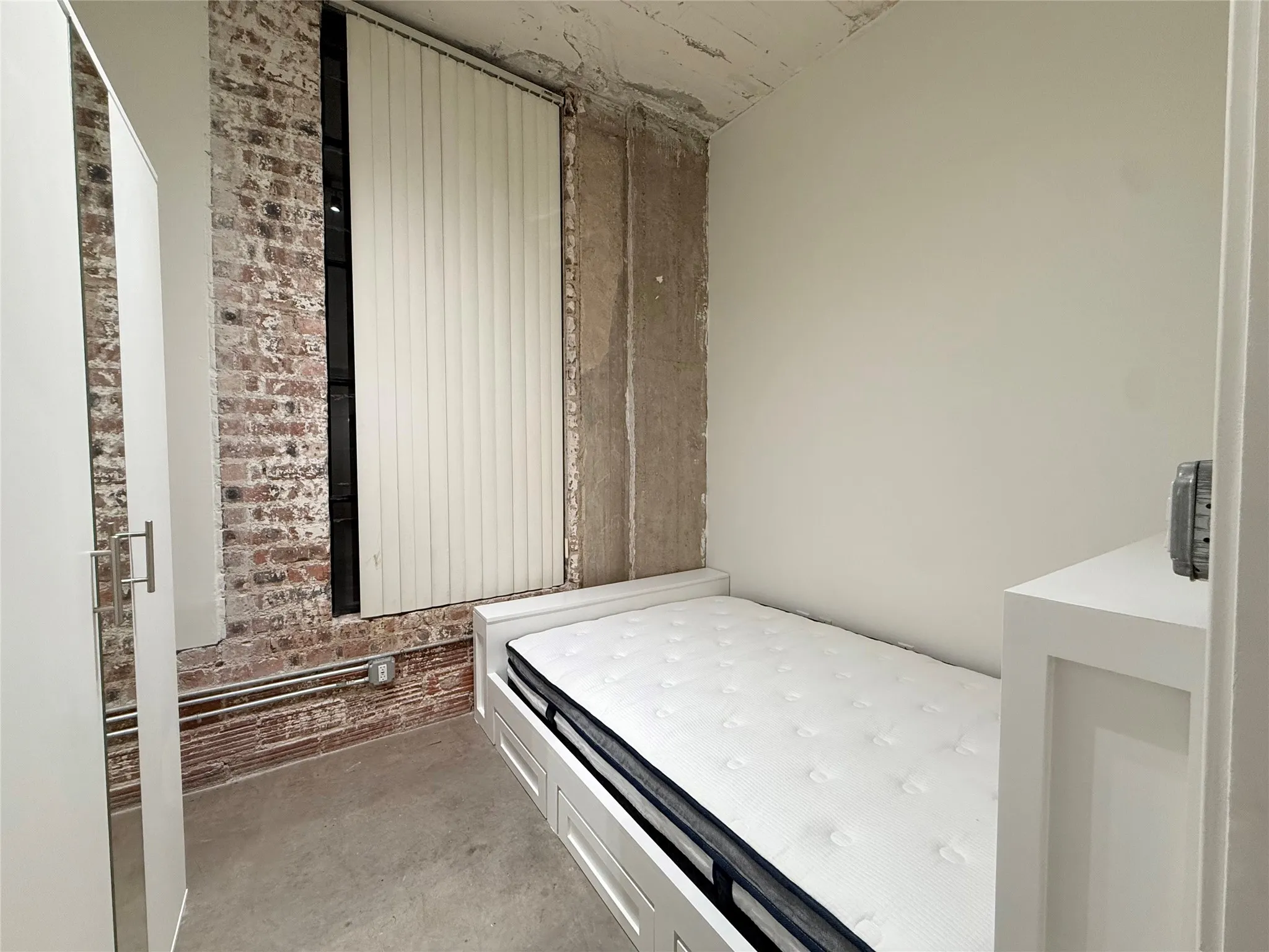 Condominium For Rent in Dallas County , 1122 Jackson Street 522, Dallas, Texas 75202, 2 Bedrooms, 1 Bathroom, 1 Garage spaces, 840 Sqft, built in 1925, Preowned, Price $1,900, mls#21158115, Real Estate Agent in Dallas, Homes For Rent in Dallas county, Homes For Rent in Dallas, Realtor in Dallas Texas, Real Estate Brokerage Independent Realty Texas, Luminita Cordes Realtor