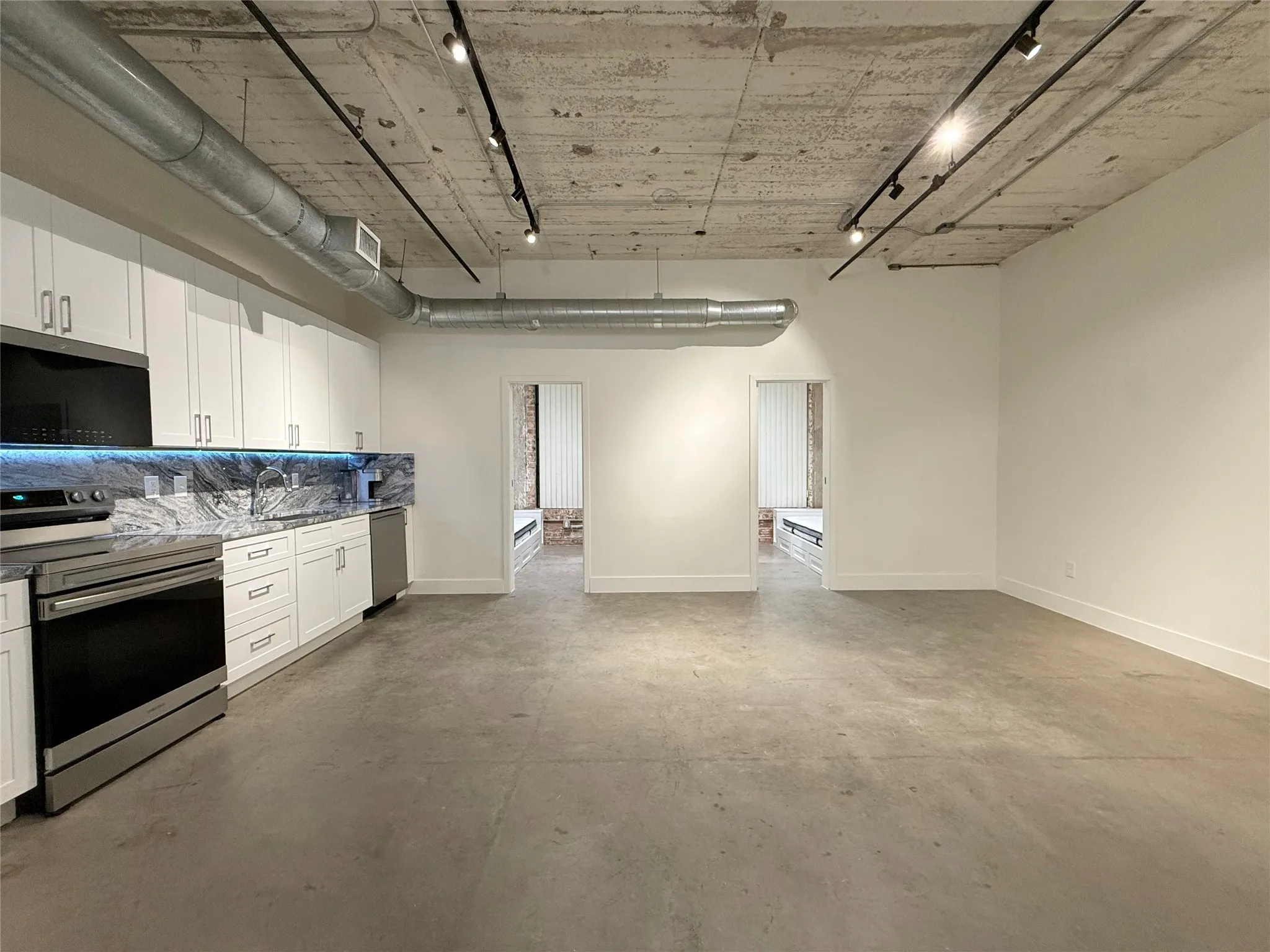 Condominium For Rent in Dallas County , 1122 Jackson Street 522, Dallas, Texas 75202, 2 Bedrooms, 1 Bathroom, 1 Garage spaces, 840 Sqft, built in 1925, Preowned, Price $1,900, mls#21158115, Real Estate Agent in Dallas, Homes For Rent in Dallas county, Homes For Rent in Dallas, Realtor in Dallas Texas, Real Estate Brokerage Independent Realty Texas, Luminita Cordes Realtor
