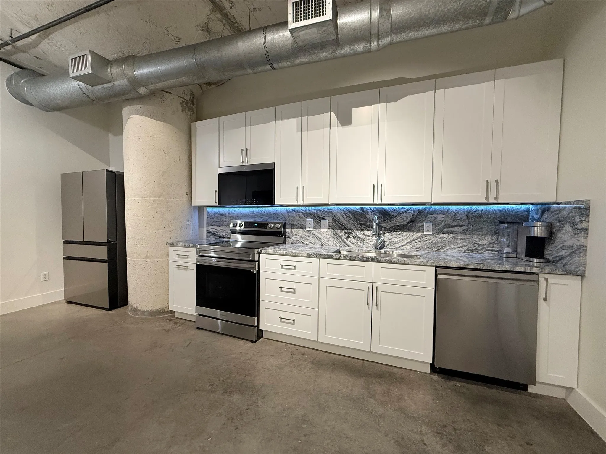 Condominium For Rent in Dallas County , 1122 Jackson Street 522, Dallas, Texas 75202, 2 Bedrooms, 1 Bathroom, 1 Garage spaces, 840 Sqft, built in 1925, Preowned, Price $1,900, mls#21158115, Real Estate Agent in Dallas, Homes For Rent in Dallas county, Homes For Rent in Dallas, Realtor in Dallas Texas, Real Estate Brokerage Independent Realty Texas, Luminita Cordes Realtor