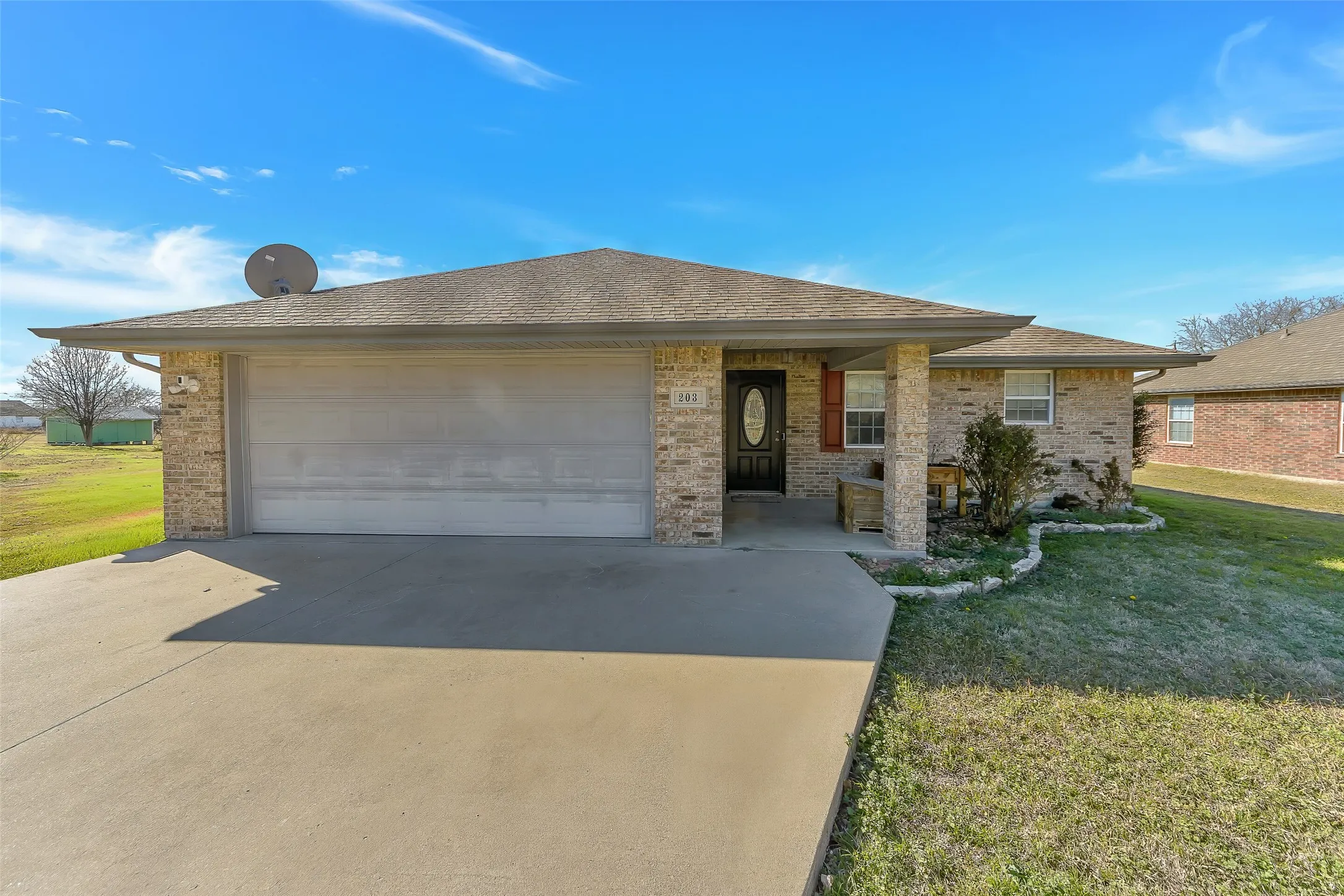 Single Family Residence For Sale in Collin County , 203 N Church Street, Blue Ridge, Texas 75424, 3 Bedrooms, 2 Bathrooms, 2 Garage spaces, 1,353 Sqft, built in 2004, Price $299,900, mls#21158519, Real Estate Agent in Blue Ridge, Homes For Sale in Collin county, Homes For Sale in Blue Ridge, Realtor in Blue Ridge Texas, Real Estate Brokerage Independent Realty Texas, Luminita Cordes Realtor
