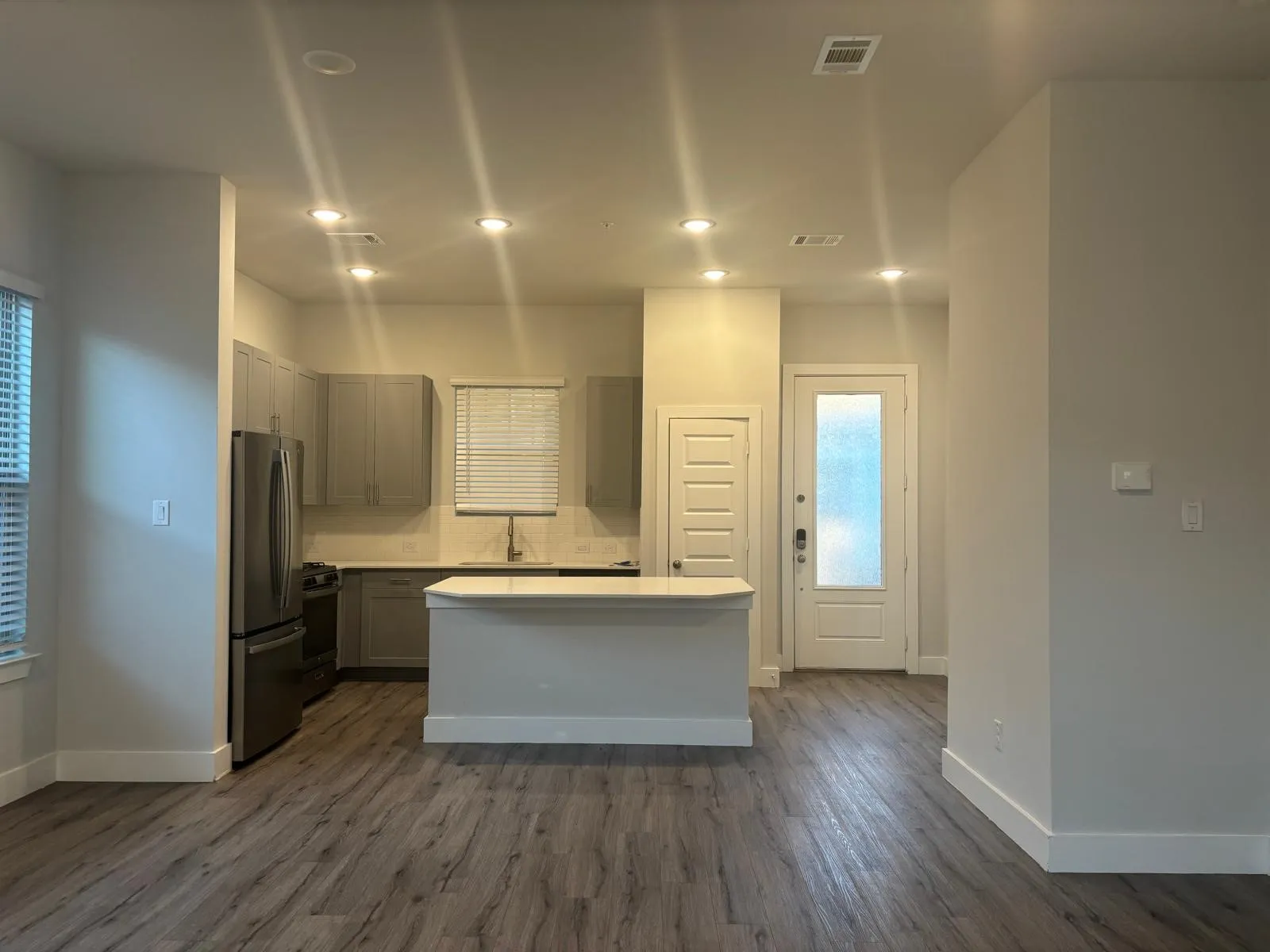 Townhouse For Rent in Tarrant County , 825 W Mayfield Road 224, Arlington, Texas 76015, 3 Bedroom, 3 Bathroom, Garage spaces, 1,275 Sqft, built in 2025, mls#21158666, Real Estate Agent in Arlington, Homes For Rent in Tarrant county, Homes For Rent in Arlington, Realtor in Arlington Texas, Real Estate Brokerage Independent Realty Texas, Luminita Cordes Realtor