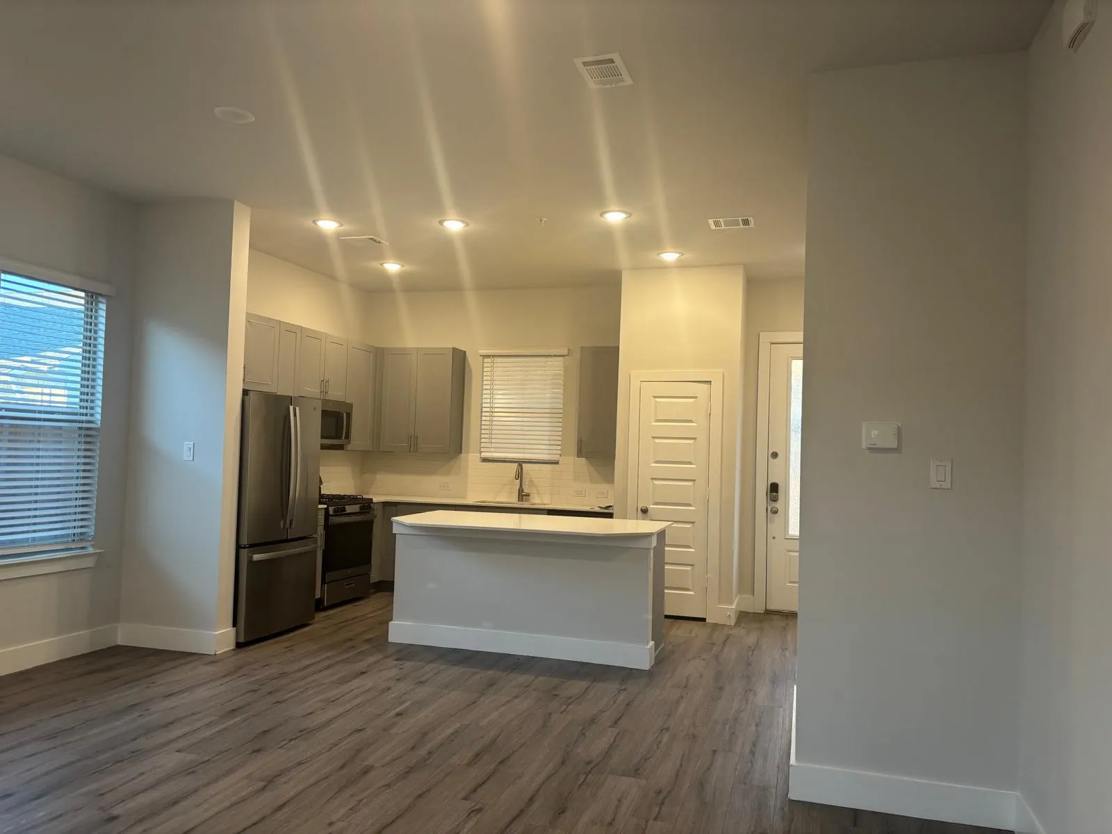 Townhouse For Rent in Tarrant County , 825 W Mayfield Road 224, Arlington, Texas 76015, 3 Bedroom, 3 Bathroom, Garage spaces, 1,275 Sqft, built in 2025, mls#21158666, Real Estate Agent in Arlington, Homes For Rent in Tarrant county, Homes For Rent in Arlington, Realtor in Arlington Texas, Real Estate Brokerage Independent Realty Texas, Luminita Cordes Realtor
