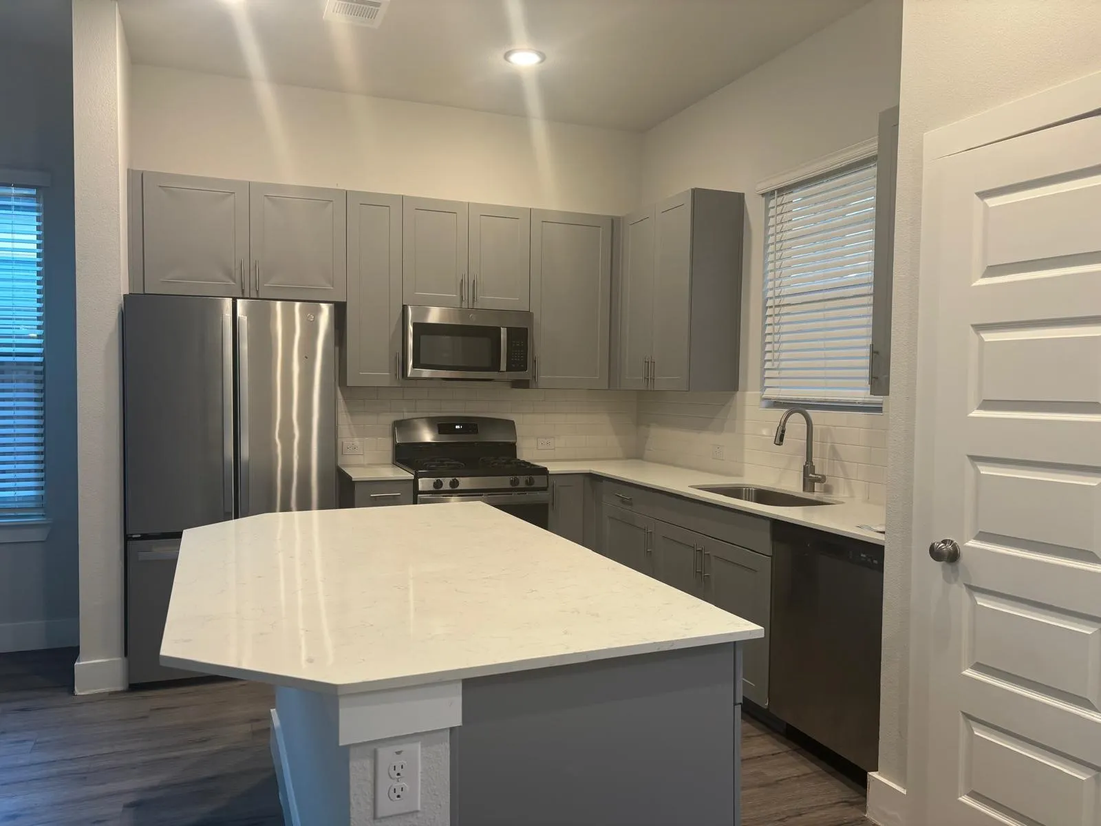 Townhouse For Rent in Tarrant County , 825 W Mayfield Road 224, Arlington, Texas 76015, 3 Bedroom, 3 Bathroom, Garage spaces, 1,275 Sqft, built in 2025, mls#21158666, Real Estate Agent in Arlington, Homes For Rent in Tarrant county, Homes For Rent in Arlington, Realtor in Arlington Texas, Real Estate Brokerage Independent Realty Texas, Luminita Cordes Realtor
