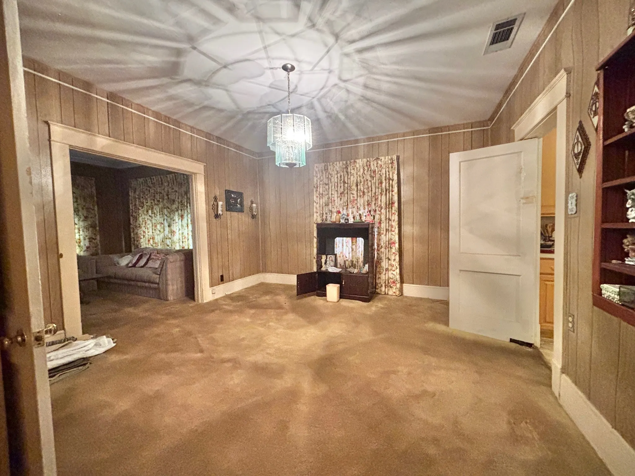 Single Family Residence For Sale in Dallas County , 619 Delaware Street, Dallas, Texas 75208, 3 Bedroom, 1 Bathroom, Garage spaces, 1,444 Sqft, built in 1924, Preowned, mls#21158756, Real Estate Agent in Dallas, Homes For Sale in Dallas county, Homes For Sale in Dallas, Realtor in Dallas Texas, Real Estate Brokerage Independent Realty Texas, Luminita Cordes Realtor