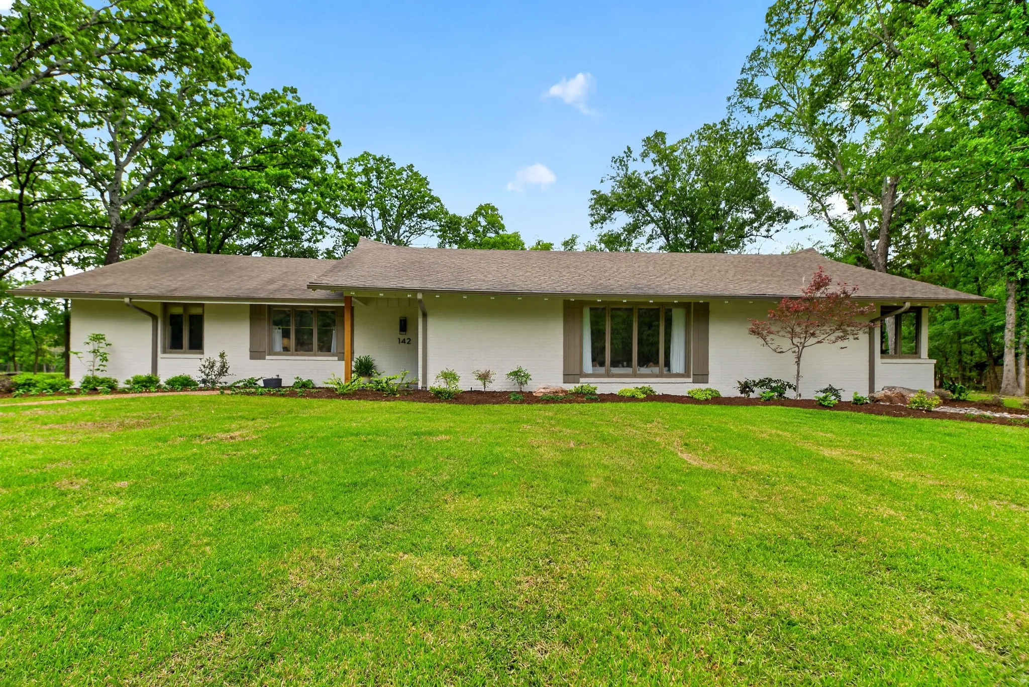 Single Family Residence For Sale in Hopkins County , 142 Cedar Lane, Sulphur Springs, Texas 75482, 4 Bedroom, 3 Bathroom, Garage spaces, 3,415 Sqft, built in 1972, mls#21145254, Real Estate Agent in Sulphur Springs, Homes For Sale in Hopkins county, Homes For Sale in Sulphur Springs, Realtor in Sulphur Springs Texas, Real Estate Brokerage Independent Realty Texas, Luminita Cordes Realtor