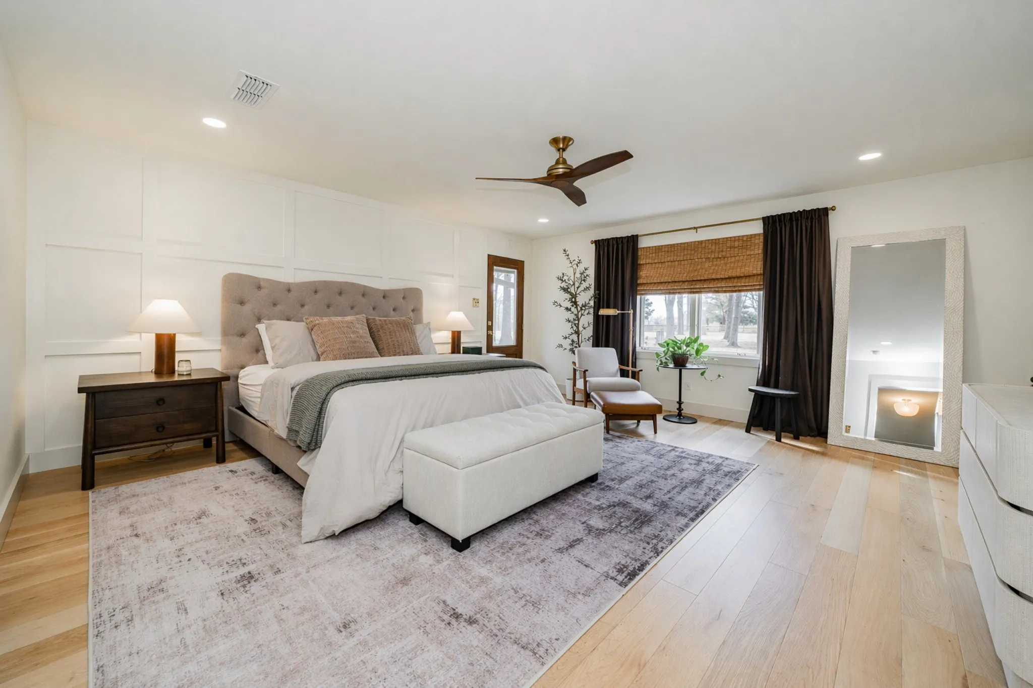 Single Family Residence For Sale in Hopkins County , 142 Cedar Lane, Sulphur Springs, Texas 75482, 4 Bedroom, 3 Bathroom, Garage spaces, 3,415 Sqft, built in 1972, mls#21145254, Real Estate Agent in Sulphur Springs, Homes For Sale in Hopkins county, Homes For Sale in Sulphur Springs, Realtor in Sulphur Springs Texas, Real Estate Brokerage Independent Realty Texas, Luminita Cordes Realtor