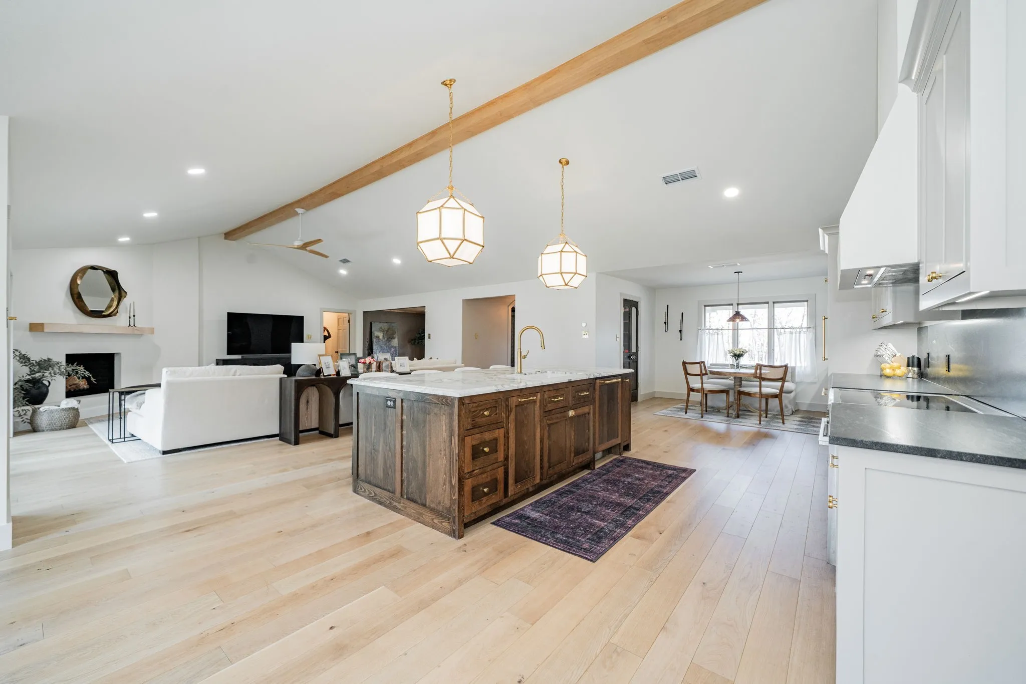 Single Family Residence For Sale in Hopkins County , 142 Cedar Lane, Sulphur Springs, Texas 75482, 4 Bedroom, 3 Bathroom, Garage spaces, 3,415 Sqft, built in 1972, mls#21145254, Real Estate Agent in Sulphur Springs, Homes For Sale in Hopkins county, Homes For Sale in Sulphur Springs, Realtor in Sulphur Springs Texas, Real Estate Brokerage Independent Realty Texas, Luminita Cordes Realtor