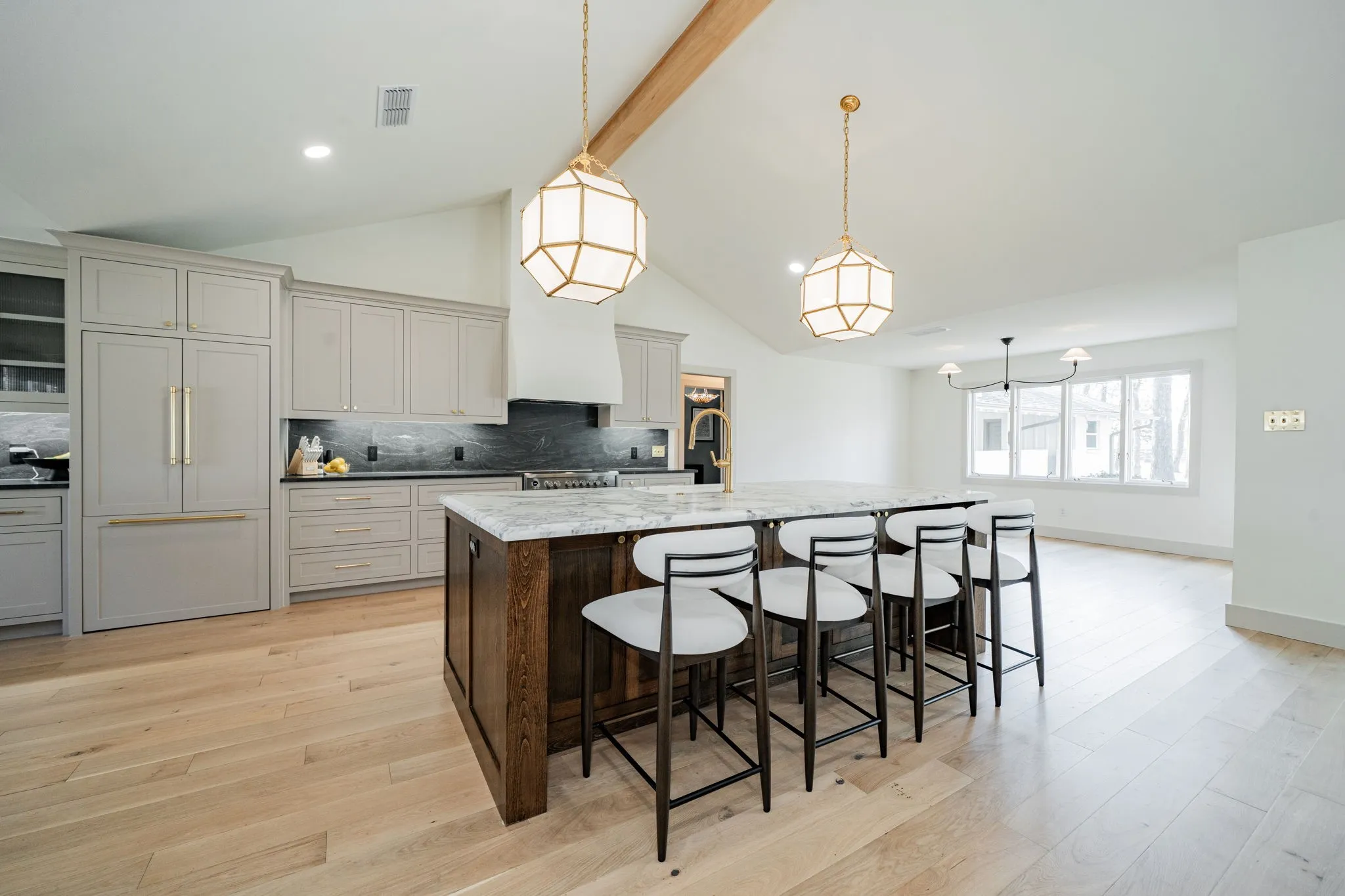 Single Family Residence For Sale in Hopkins County , 142 Cedar Lane, Sulphur Springs, Texas 75482, 4 Bedroom, 3 Bathroom, Garage spaces, 3,415 Sqft, built in 1972, mls#21145254, Real Estate Agent in Sulphur Springs, Homes For Sale in Hopkins county, Homes For Sale in Sulphur Springs, Realtor in Sulphur Springs Texas, Real Estate Brokerage Independent Realty Texas, Luminita Cordes Realtor
