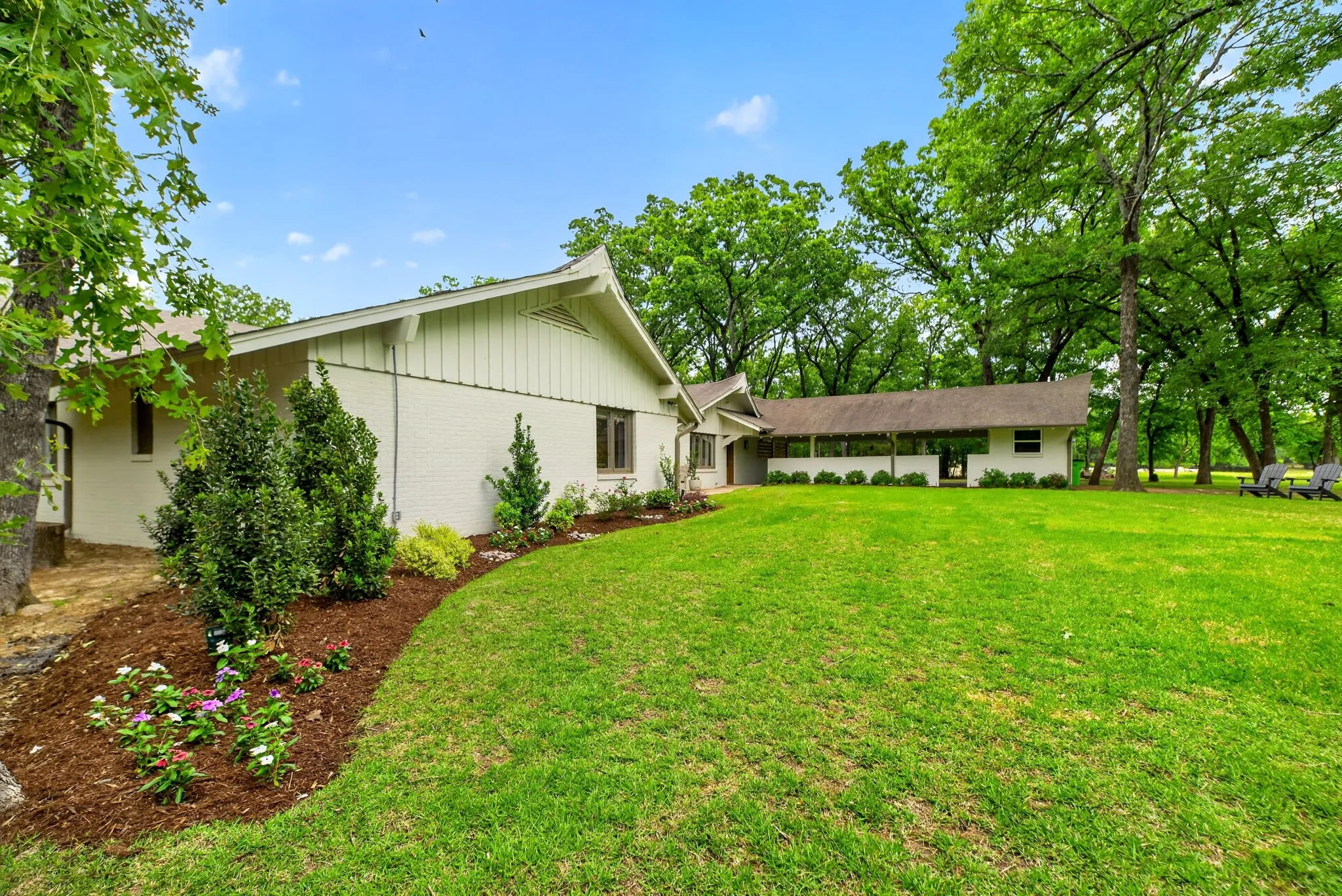 Single Family Residence For Sale in Hopkins County , 142 Cedar Lane, Sulphur Springs, Texas 75482, 4 Bedroom, 3 Bathroom, Garage spaces, 3,415 Sqft, built in 1972, mls#21145254, Real Estate Agent in Sulphur Springs, Homes For Sale in Hopkins county, Homes For Sale in Sulphur Springs, Realtor in Sulphur Springs Texas, Real Estate Brokerage Independent Realty Texas, Luminita Cordes Realtor