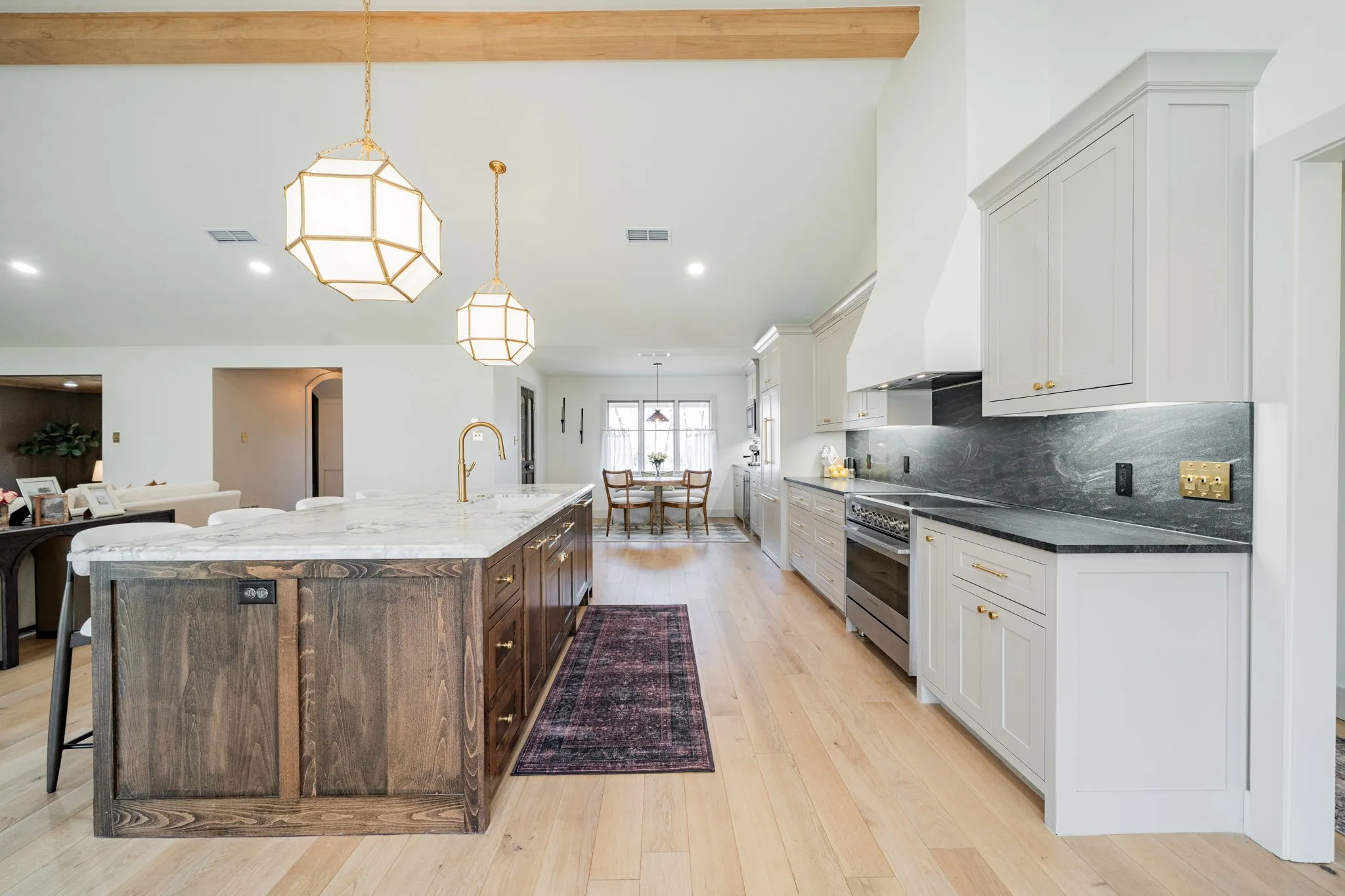 Single Family Residence For Sale in Hopkins County , 142 Cedar Lane, Sulphur Springs, Texas 75482, 4 Bedroom, 3 Bathroom, Garage spaces, 3,415 Sqft, built in 1972, mls#21145254, Real Estate Agent in Sulphur Springs, Homes For Sale in Hopkins county, Homes For Sale in Sulphur Springs, Realtor in Sulphur Springs Texas, Real Estate Brokerage Independent Realty Texas, Luminita Cordes Realtor