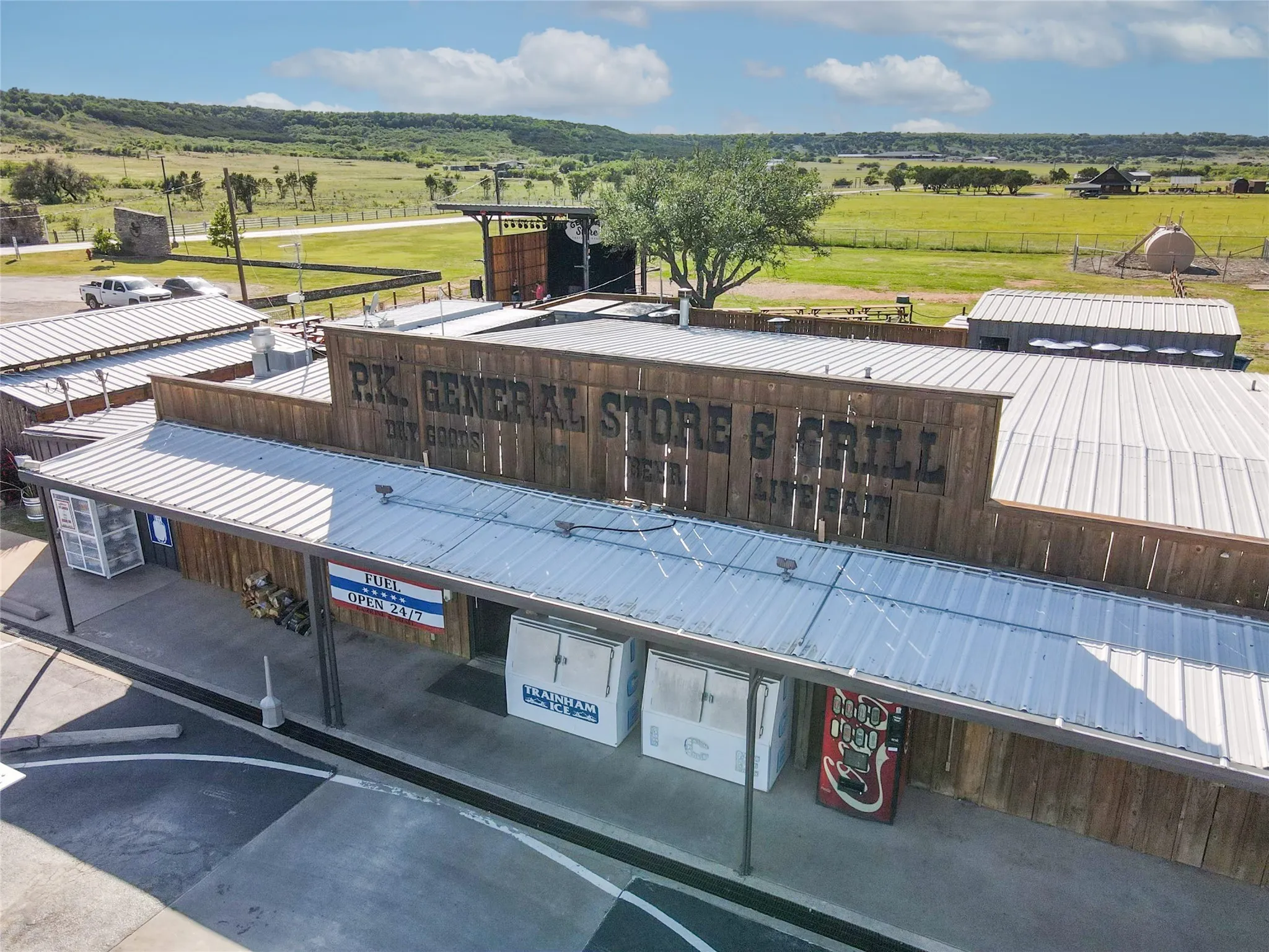 Single Family Residence For Sale in Palo Pinto County , 186 W Hells Gate Drive, Strawn, Texas 76475, 3 Bedrooms, 3 Bathrooms, 2 Garage spaces, 1,957 Sqft, built in 2005, Price $799,000, mls#21156277, Real Estate Agent in Strawn, Homes For Sale in Palo Pinto county, Homes For Sale in Strawn, Realtor in Strawn Texas, Real Estate Brokerage Independent Realty Texas, Luminita Cordes Realtor