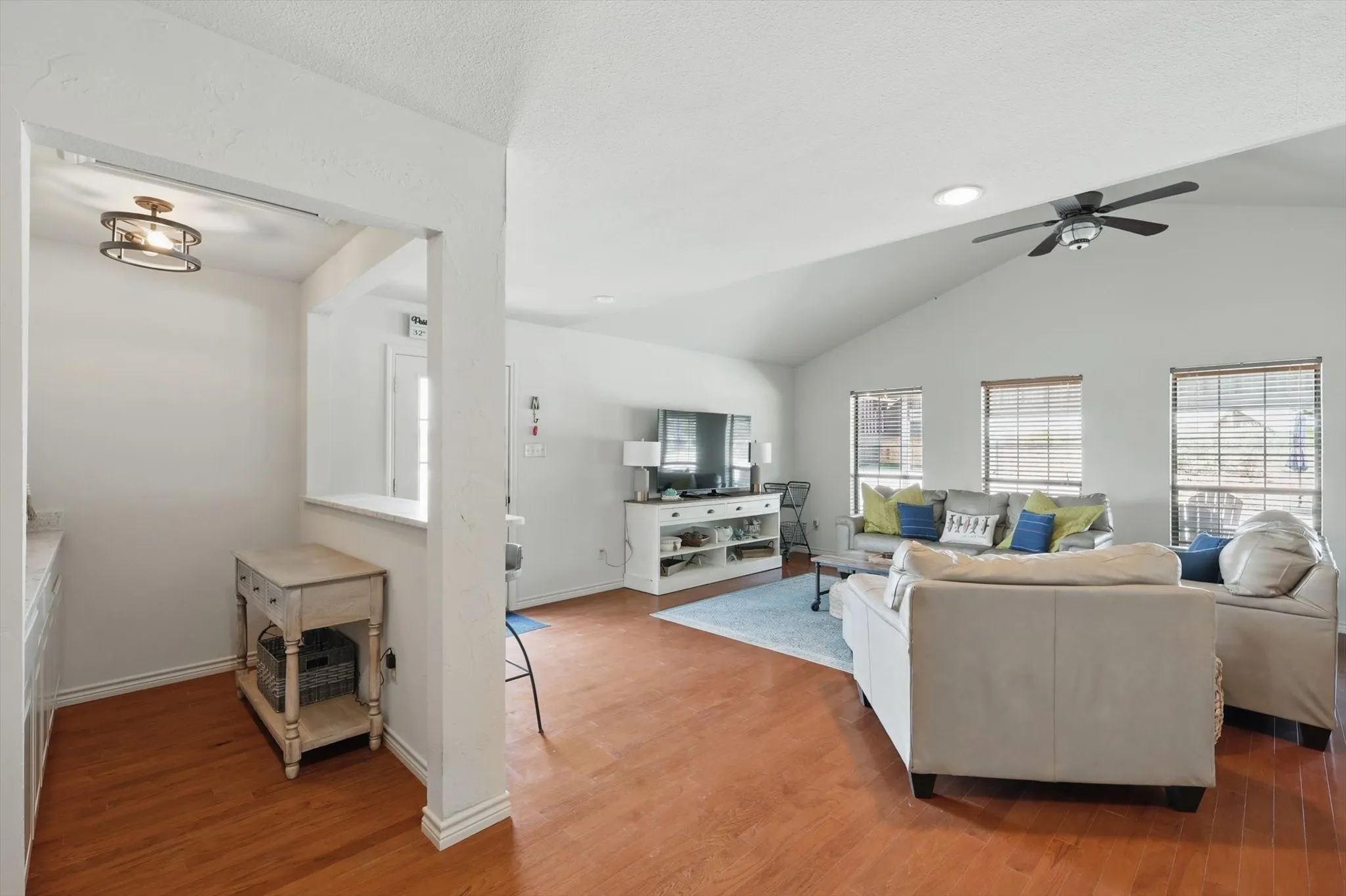Single Family Residence For Sale in Palo Pinto County , 186 W Hells Gate Drive, Strawn, Texas 76475, 3 Bedrooms, 3 Bathrooms, 2 Garage spaces, 1,957 Sqft, built in 2005, Price $799,000, mls#21156277, Real Estate Agent in Strawn, Homes For Sale in Palo Pinto county, Homes For Sale in Strawn, Realtor in Strawn Texas, Real Estate Brokerage Independent Realty Texas, Luminita Cordes Realtor