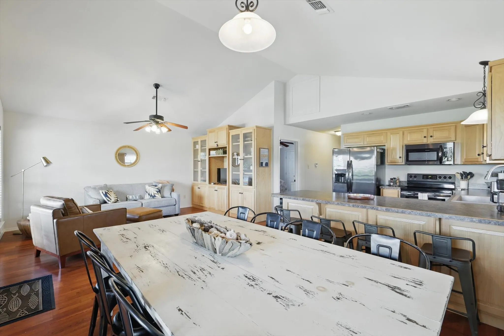 Single Family Residence For Sale in Palo Pinto County , 186 W Hells Gate Drive, Strawn, Texas 76475, 3 Bedrooms, 3 Bathrooms, 2 Garage spaces, 1,957 Sqft, built in 2005, Price $799,000, mls#21156277, Real Estate Agent in Strawn, Homes For Sale in Palo Pinto county, Homes For Sale in Strawn, Realtor in Strawn Texas, Real Estate Brokerage Independent Realty Texas, Luminita Cordes Realtor