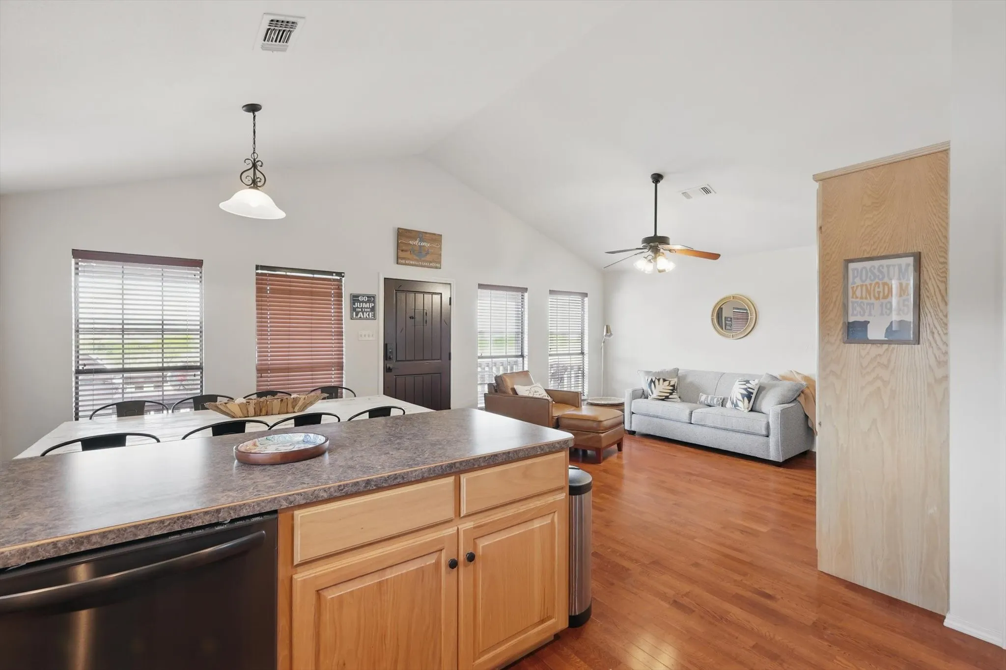 Single Family Residence For Sale in Palo Pinto County , 186 W Hells Gate Drive, Strawn, Texas 76475, 3 Bedrooms, 3 Bathrooms, 2 Garage spaces, 1,957 Sqft, built in 2005, Price $799,000, mls#21156277, Real Estate Agent in Strawn, Homes For Sale in Palo Pinto county, Homes For Sale in Strawn, Realtor in Strawn Texas, Real Estate Brokerage Independent Realty Texas, Luminita Cordes Realtor
