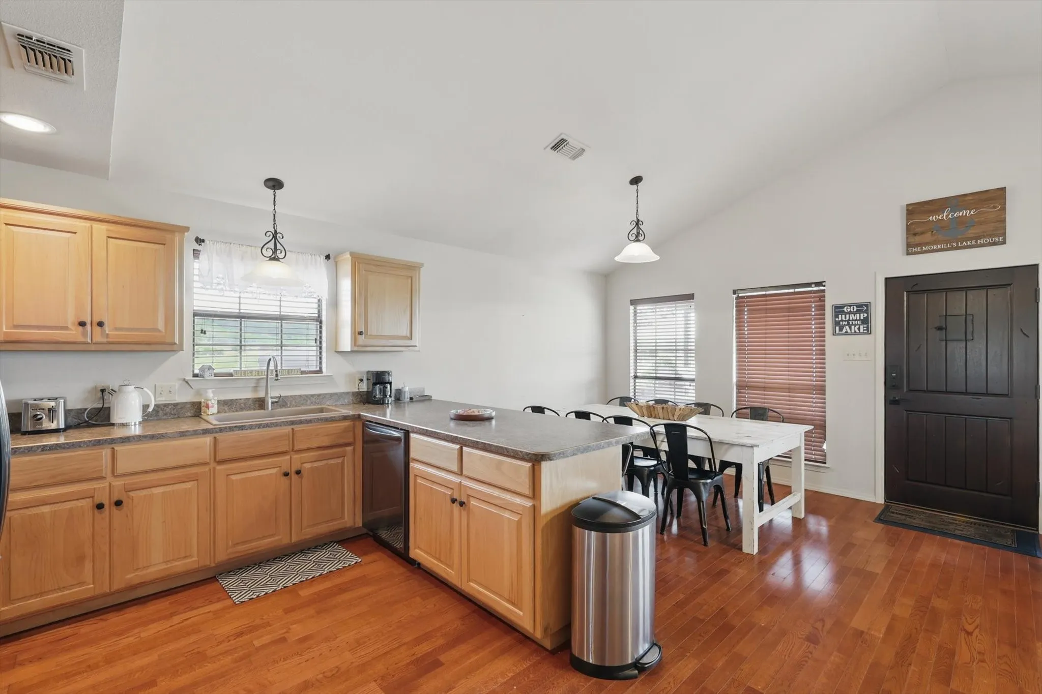 Single Family Residence For Sale in Palo Pinto County , 186 W Hells Gate Drive, Strawn, Texas 76475, 3 Bedrooms, 3 Bathrooms, 2 Garage spaces, 1,957 Sqft, built in 2005, Price $799,000, mls#21156277, Real Estate Agent in Strawn, Homes For Sale in Palo Pinto county, Homes For Sale in Strawn, Realtor in Strawn Texas, Real Estate Brokerage Independent Realty Texas, Luminita Cordes Realtor