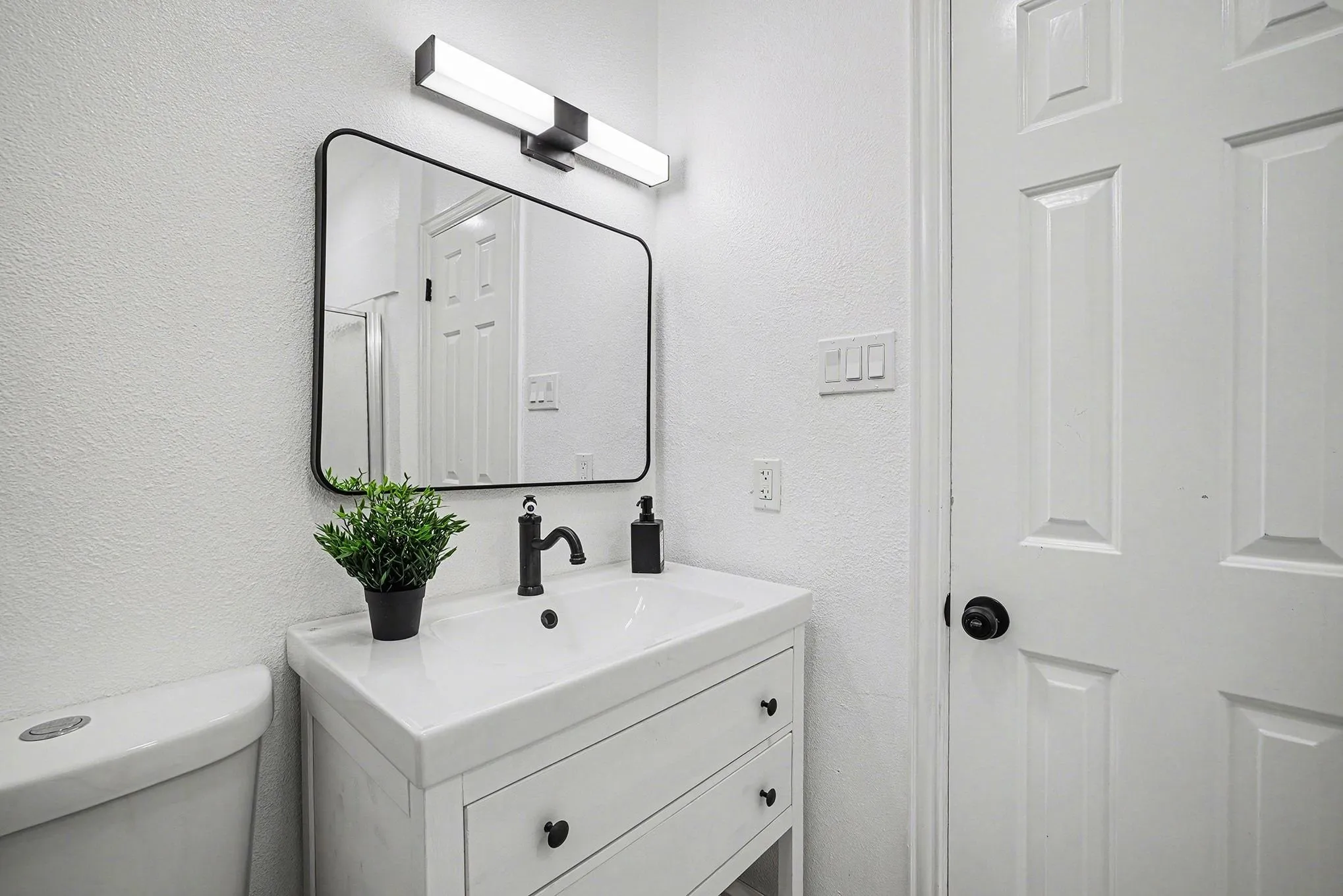 Duplex For Rent in Tarrant County , 716 E Pecan Street 722, Hurst, Texas 76053, 2 Bedroom, 2 Bathroom, Garage spaces, 1,063 Sqft, built in 1971, mls#21158852, Real Estate Agent in Hurst, Homes For Rent in Tarrant county, Homes For Rent in Hurst, Realtor in Hurst Texas, Real Estate Brokerage Independent Realty Texas, Luminita Cordes Realtor