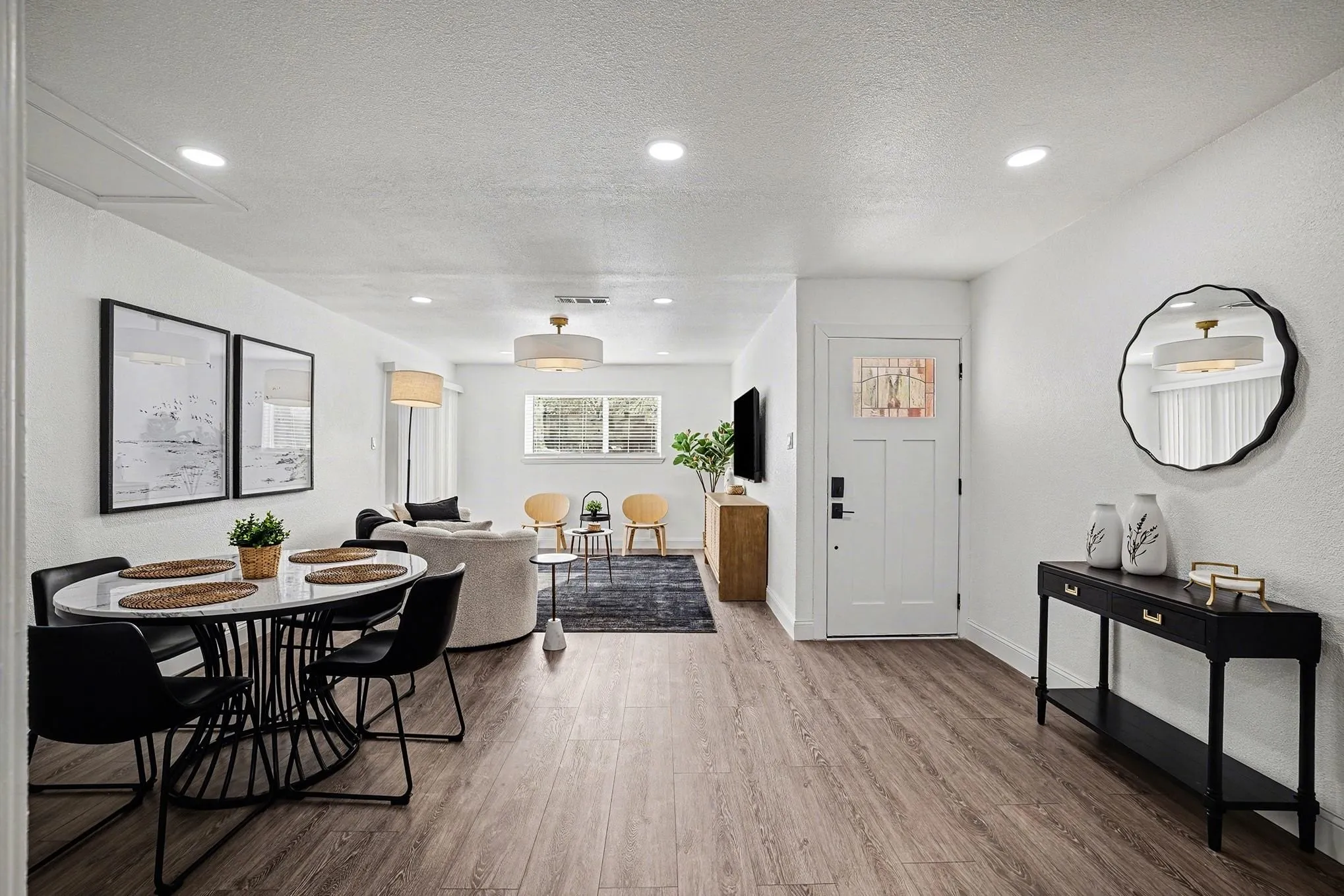 Duplex For Rent in Tarrant County , 716 E Pecan Street 722, Hurst, Texas 76053, 2 Bedroom, 2 Bathroom, Garage spaces, 1,063 Sqft, built in 1971, mls#21158852, Real Estate Agent in Hurst, Homes For Rent in Tarrant county, Homes For Rent in Hurst, Realtor in Hurst Texas, Real Estate Brokerage Independent Realty Texas, Luminita Cordes Realtor