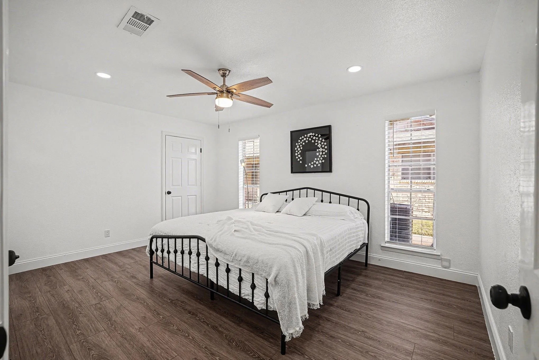 Duplex For Rent in Tarrant County , 716 E Pecan Street 722, Hurst, Texas 76053, 2 Bedroom, 2 Bathroom, Garage spaces, 1,063 Sqft, built in 1971, mls#21158852, Real Estate Agent in Hurst, Homes For Rent in Tarrant county, Homes For Rent in Hurst, Realtor in Hurst Texas, Real Estate Brokerage Independent Realty Texas, Luminita Cordes Realtor
