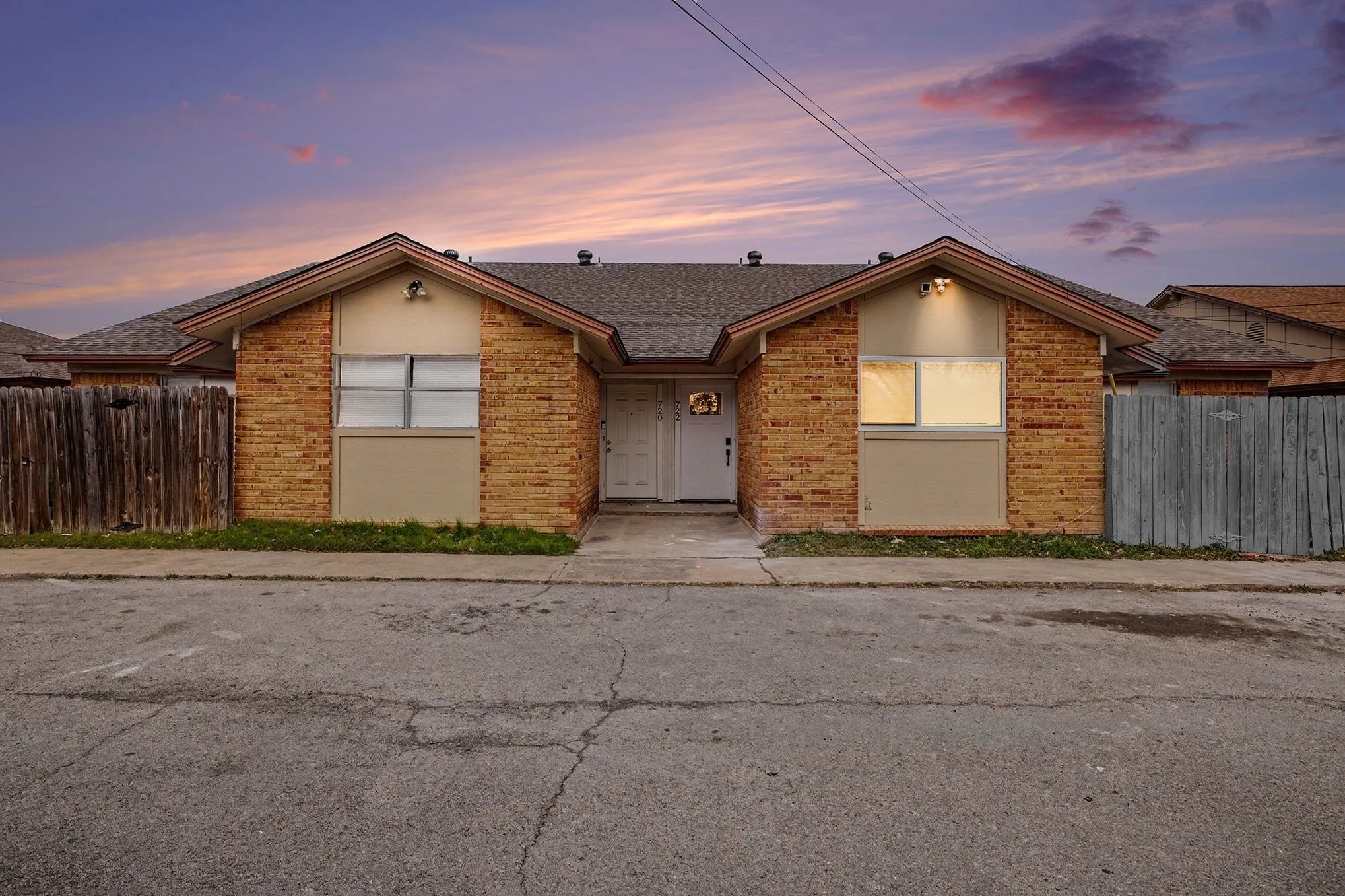 Duplex For Rent in Tarrant County , 716 E Pecan Street 722, Hurst, Texas 76053, 2 Bedroom, 2 Bathroom, Garage spaces, 1,063 Sqft, built in 1971, mls#21158852, Real Estate Agent in Hurst, Homes For Rent in Tarrant county, Homes For Rent in Hurst, Realtor in Hurst Texas, Real Estate Brokerage Independent Realty Texas, Luminita Cordes Realtor