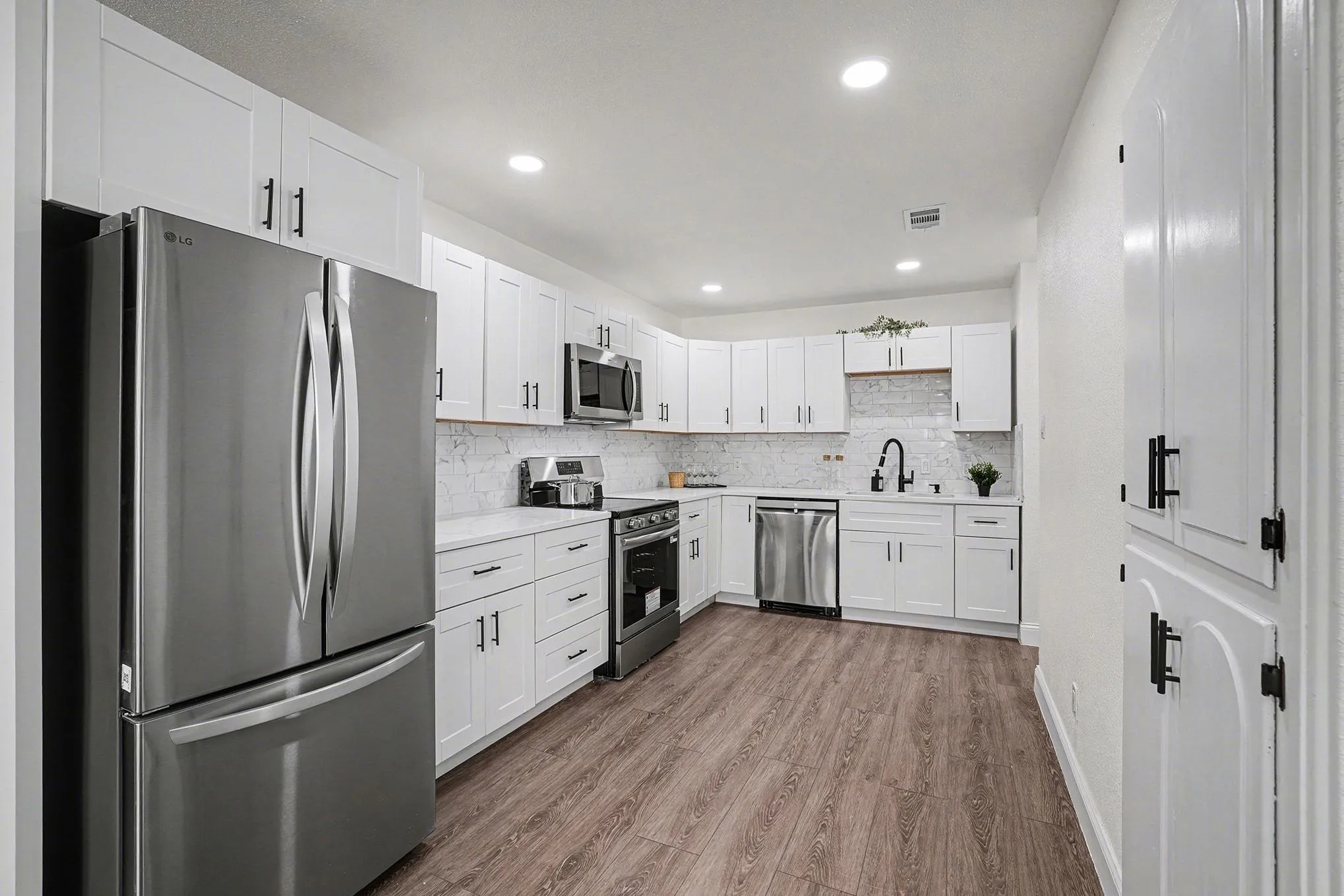 Duplex For Rent in Tarrant County , 716 E Pecan Street 722, Hurst, Texas 76053, 2 Bedroom, 2 Bathroom, Garage spaces, 1,063 Sqft, built in 1971, mls#21158852, Real Estate Agent in Hurst, Homes For Rent in Tarrant county, Homes For Rent in Hurst, Realtor in Hurst Texas, Real Estate Brokerage Independent Realty Texas, Luminita Cordes Realtor