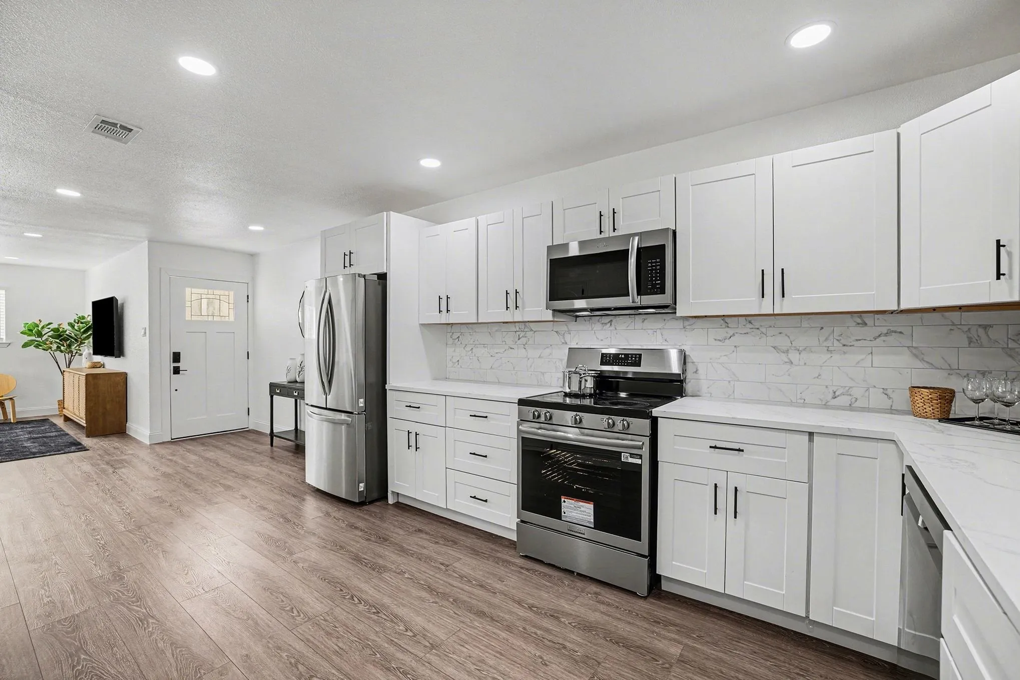 Duplex For Rent in Tarrant County , 716 E Pecan Street 722, Hurst, Texas 76053, 2 Bedroom, 2 Bathroom, Garage spaces, 1,063 Sqft, built in 1971, mls#21158852, Real Estate Agent in Hurst, Homes For Rent in Tarrant county, Homes For Rent in Hurst, Realtor in Hurst Texas, Real Estate Brokerage Independent Realty Texas, Luminita Cordes Realtor
