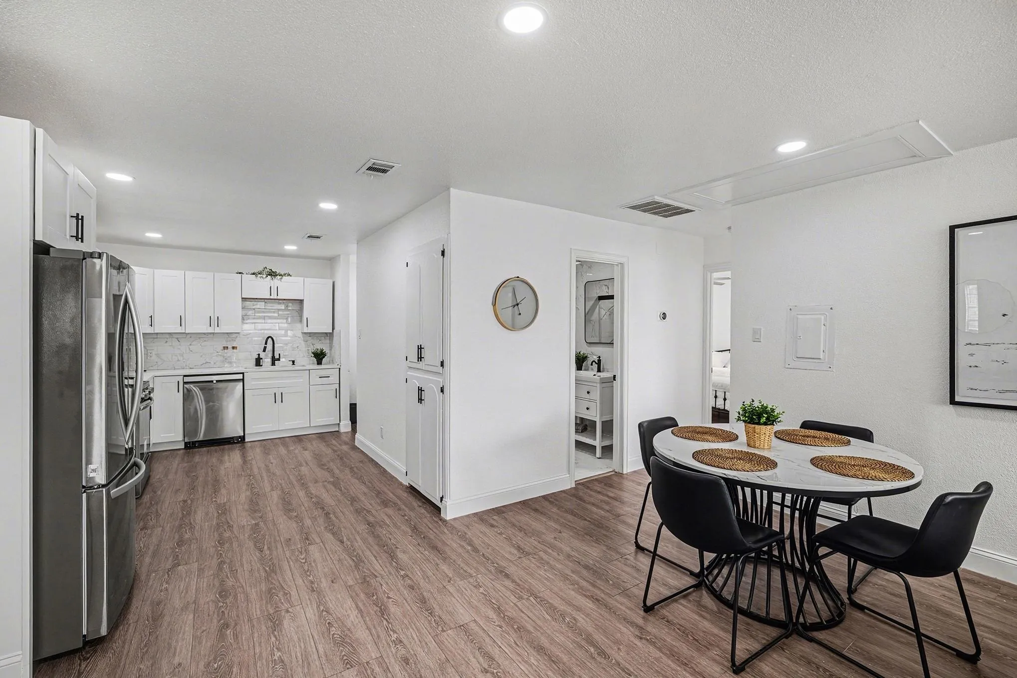 Duplex For Rent in Tarrant County , 716 E Pecan Street 722, Hurst, Texas 76053, 2 Bedroom, 2 Bathroom, Garage spaces, 1,063 Sqft, built in 1971, mls#21158852, Real Estate Agent in Hurst, Homes For Rent in Tarrant county, Homes For Rent in Hurst, Realtor in Hurst Texas, Real Estate Brokerage Independent Realty Texas, Luminita Cordes Realtor