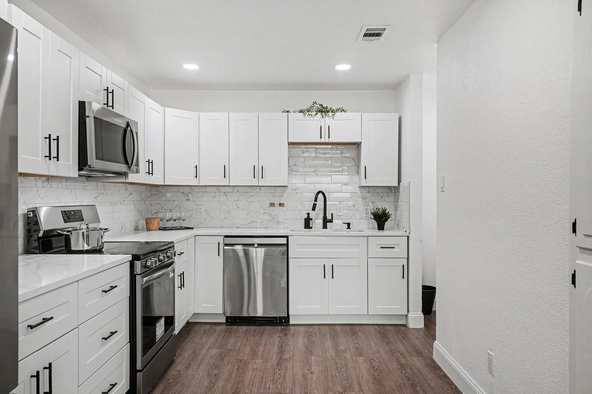 Duplex For Rent in Tarrant County , 716 E Pecan Street 722, Hurst, Texas 76053, 2 Bedroom, 2 Bathroom, Garage spaces, 1,063 Sqft, built in 1971, mls#21158852, Real Estate Agent in Hurst, Homes For Rent in Tarrant county, Homes For Rent in Hurst, Realtor in Hurst Texas, Real Estate Brokerage Independent Realty Texas, Luminita Cordes Realtor