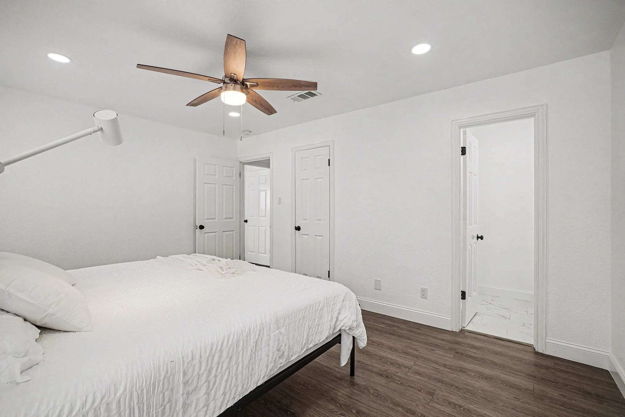 Duplex For Rent in Tarrant County , 716 E Pecan Street 722, Hurst, Texas 76053, 2 Bedroom, 2 Bathroom, Garage spaces, 1,063 Sqft, built in 1971, mls#21158852, Real Estate Agent in Hurst, Homes For Rent in Tarrant county, Homes For Rent in Hurst, Realtor in Hurst Texas, Real Estate Brokerage Independent Realty Texas, Luminita Cordes Realtor