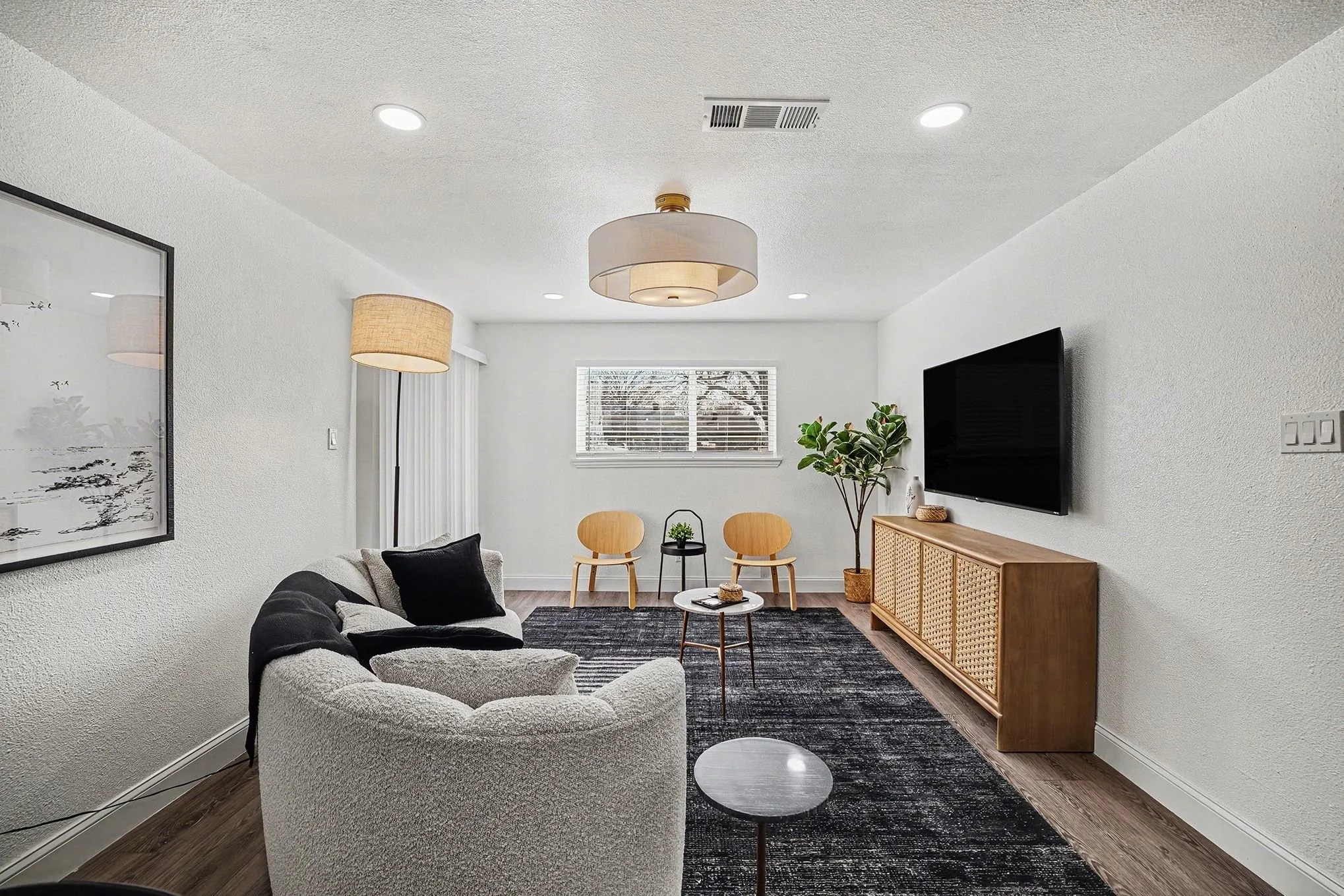 Duplex For Rent in Tarrant County , 716 E Pecan Street 722, Hurst, Texas 76053, 2 Bedroom, 2 Bathroom, Garage spaces, 1,063 Sqft, built in 1971, mls#21158852, Real Estate Agent in Hurst, Homes For Rent in Tarrant county, Homes For Rent in Hurst, Realtor in Hurst Texas, Real Estate Brokerage Independent Realty Texas, Luminita Cordes Realtor