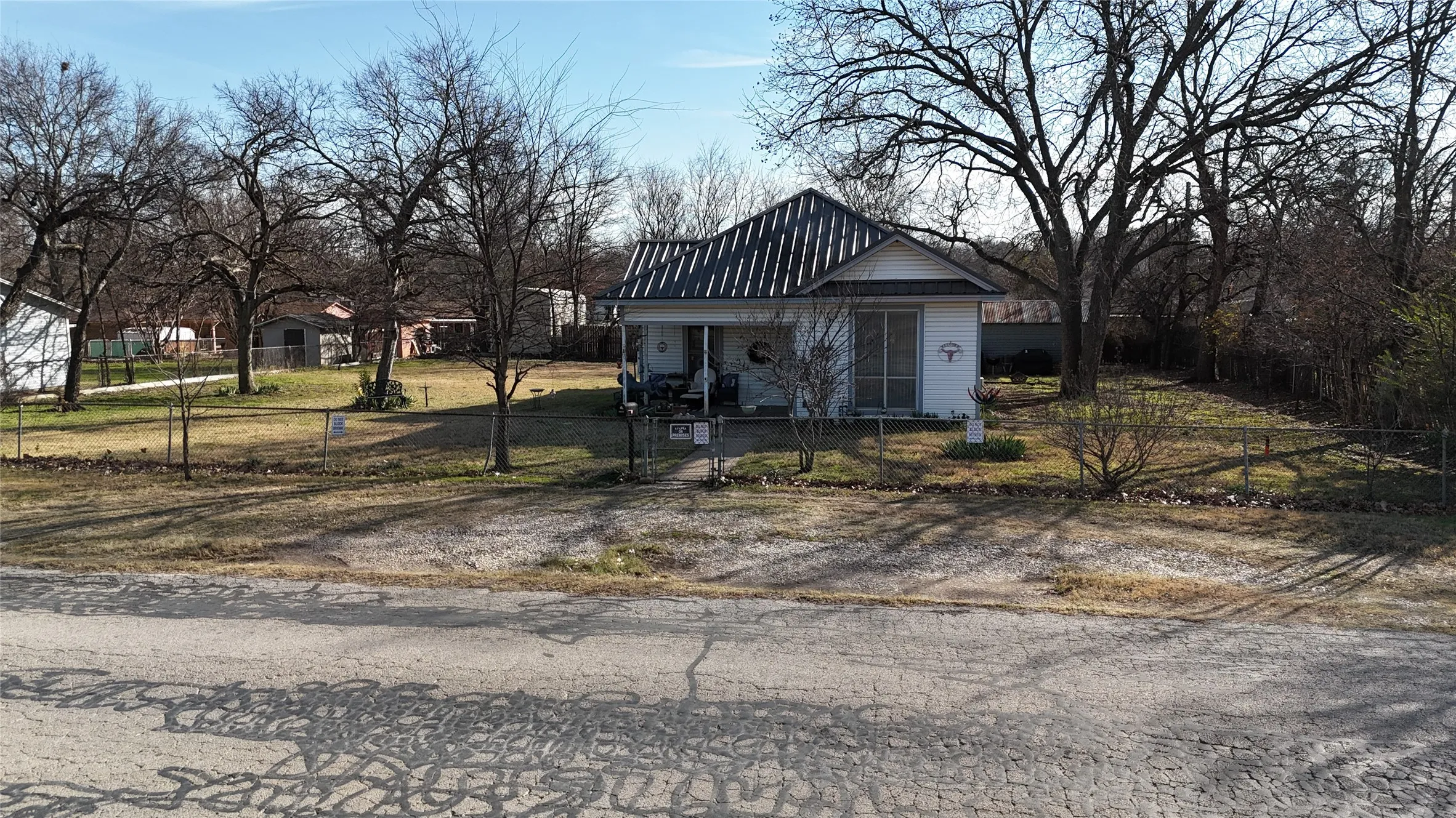 Single Family Residence For Sale in Johnson County , 213 W Eldred Street 2, Burleson, Texas 76028, 3 Bedrooms, 1 Bathroom, Garage spaces, 1,155 Sqft, built in 1914, Preowned, Price $330,000, mls#21158876, Real Estate Agent in Burleson, Homes For Sale in Johnson county, Homes For Sale in Burleson, Realtor in Burleson Texas, Real Estate Brokerage Independent Realty Texas, Luminita Cordes Realtor