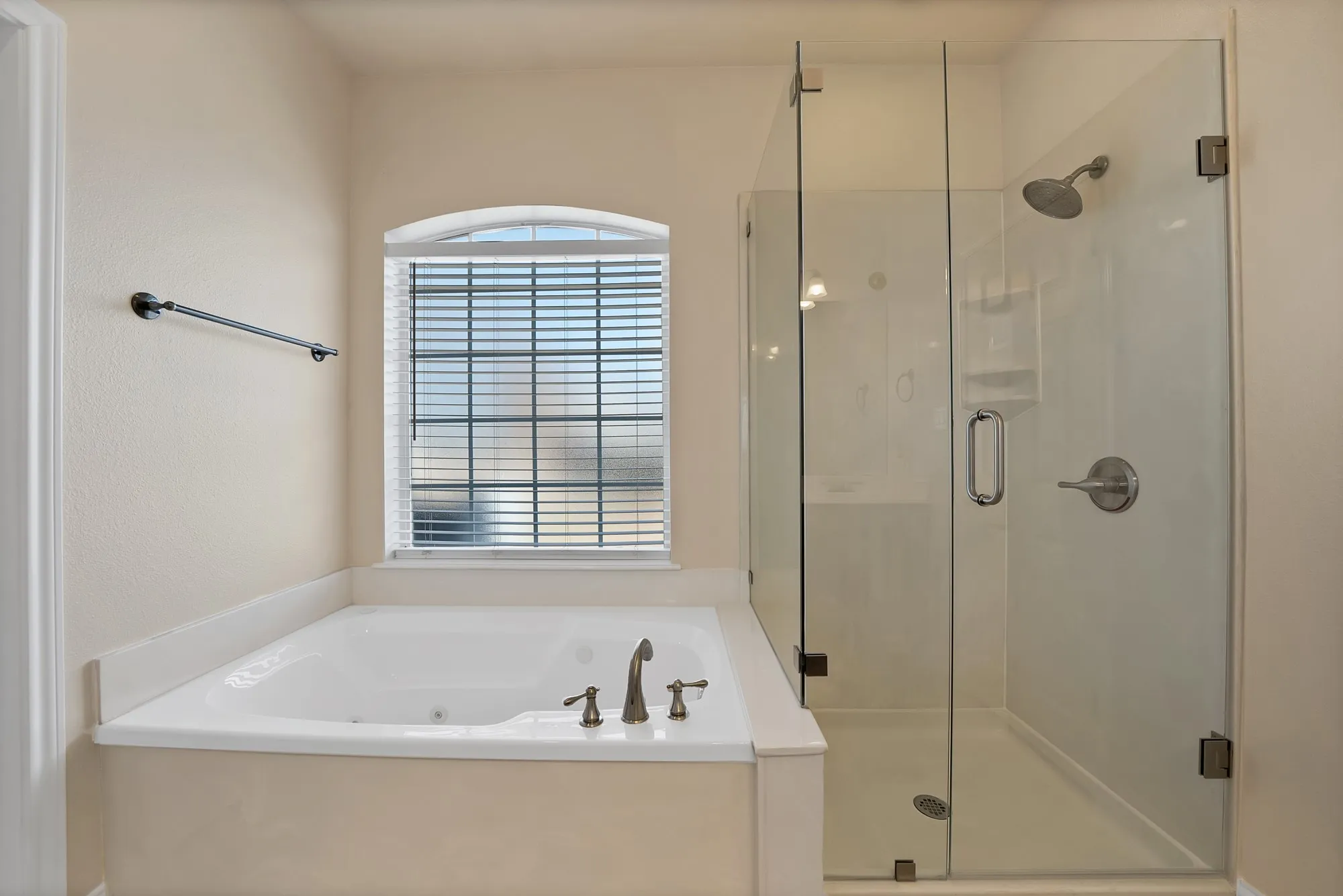 Single Family Residence For Sale in Collin County , 2051 Florence Drive, Princeton, Texas 75407, 3 Bedroom, 2 Bathroom, 2 Garage spaces, 2,002 Sqft, built in 2006, mls#21159040, Real Estate Agent in Princeton, Homes For Sale in Collin county, Homes For Sale in Princeton, Realtor in Princeton Texas, Real Estate Brokerage Independent Realty Texas, Luminita Cordes Realtor